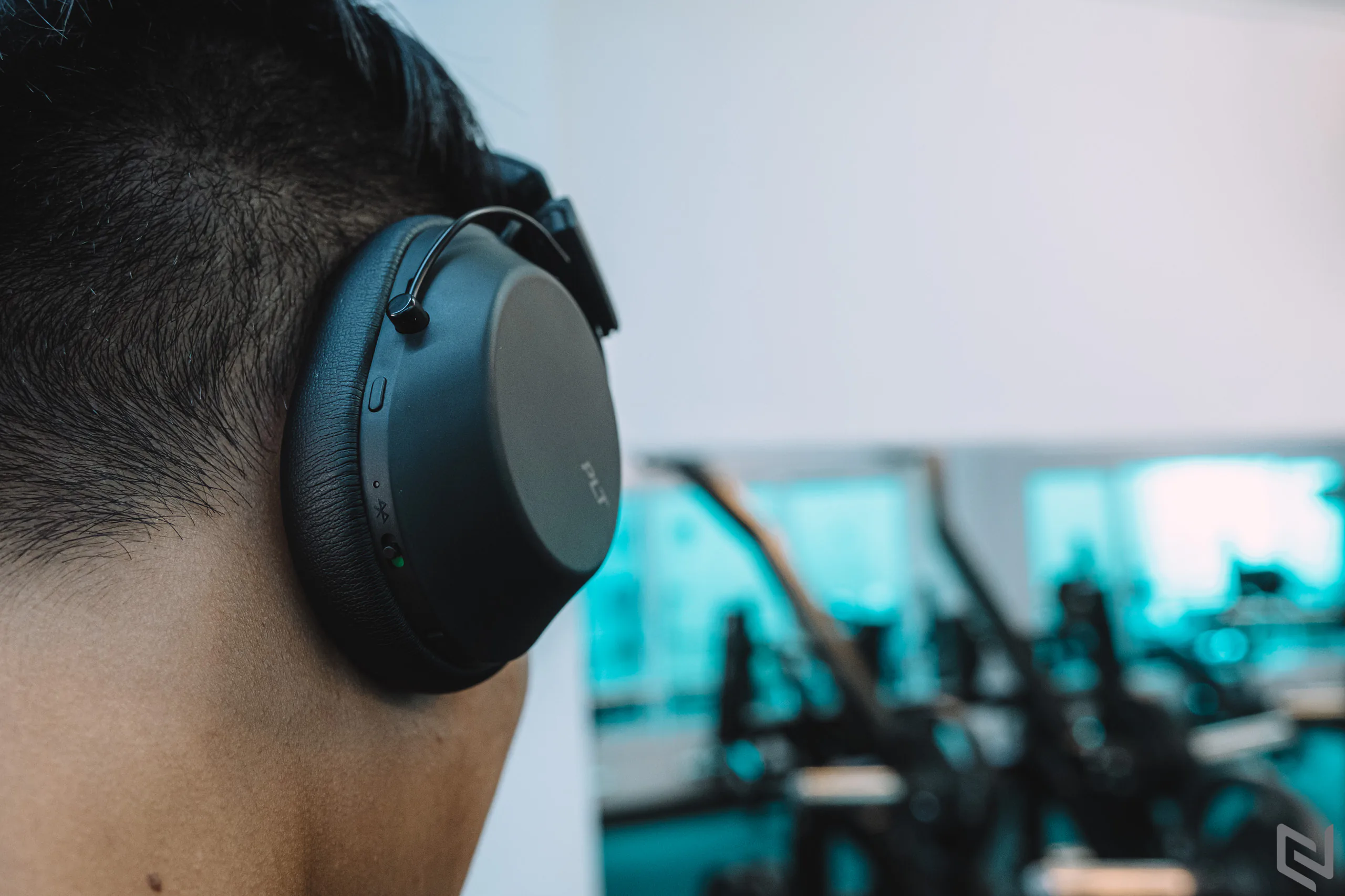 Trên tay Plantronics BackBeat Fit 6100: Tai nghe dành riêng cho người tập gym