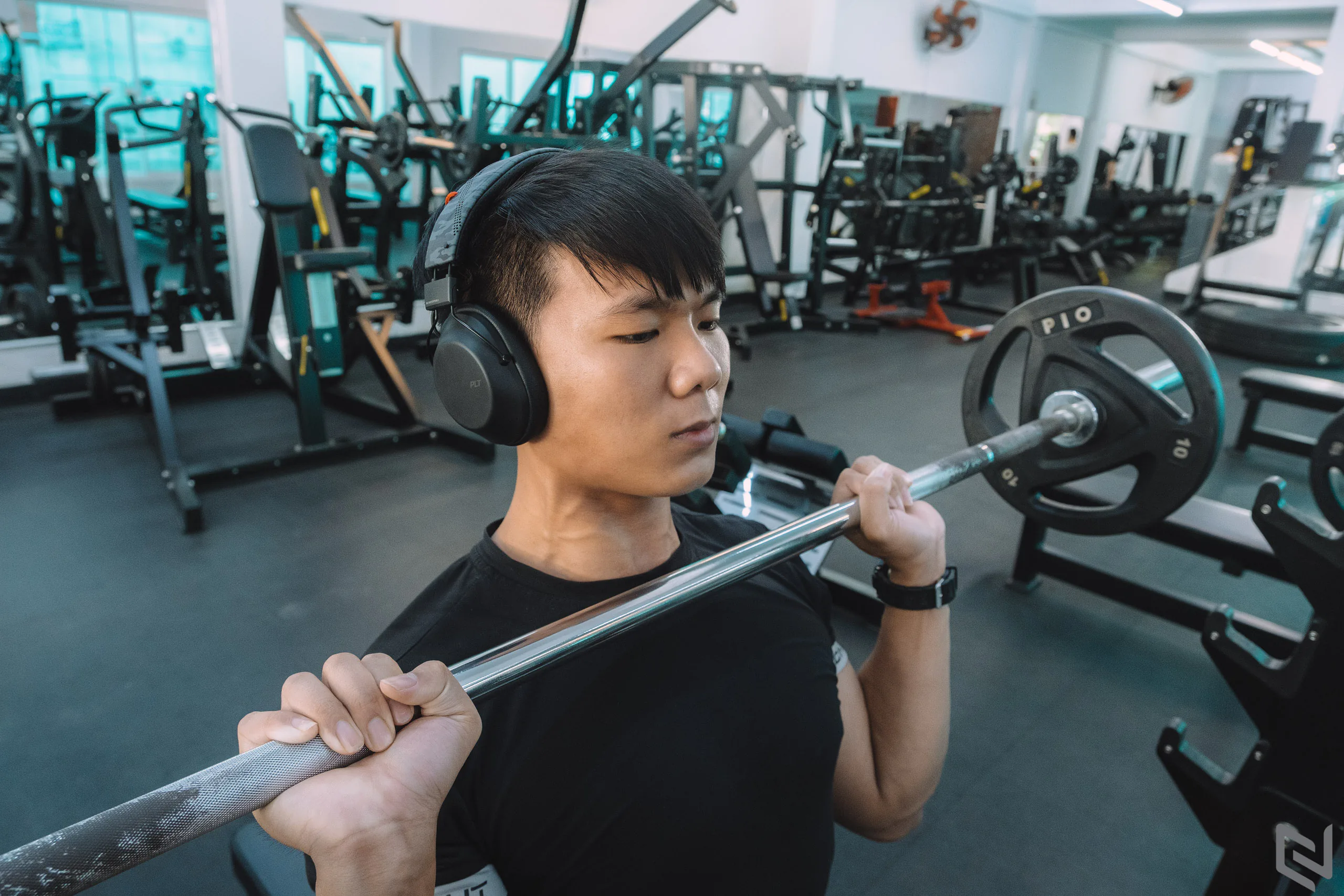 Trên tay Plantronics BackBeat Fit 6100: Tai nghe dành riêng cho người tập gym