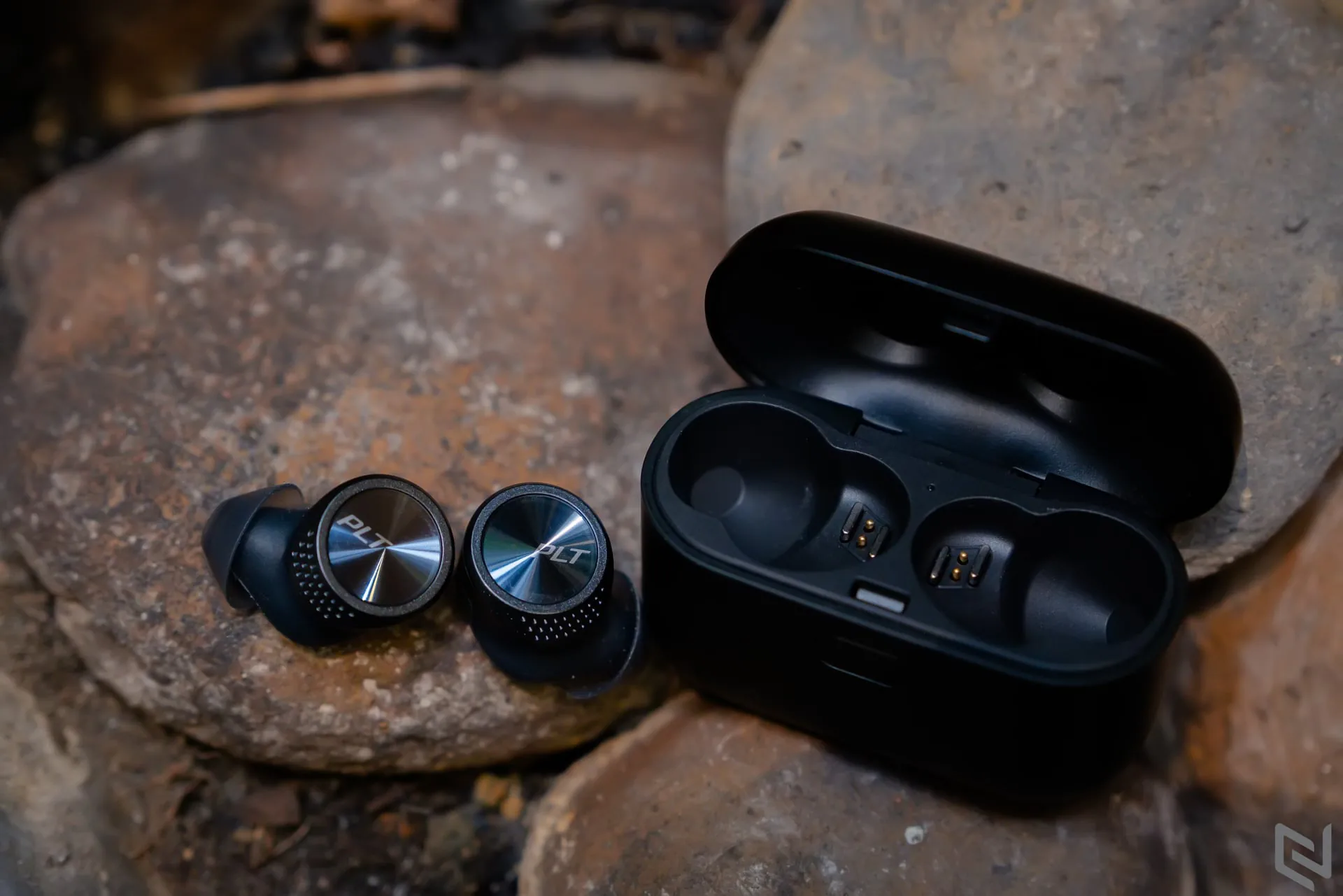 Từ chiếc tai nghe kết nối Mặt Trăng với Trái Đất, Plantronics tiếp tục đem đến những tai nghe không dây mới vô cùng bền bỉ