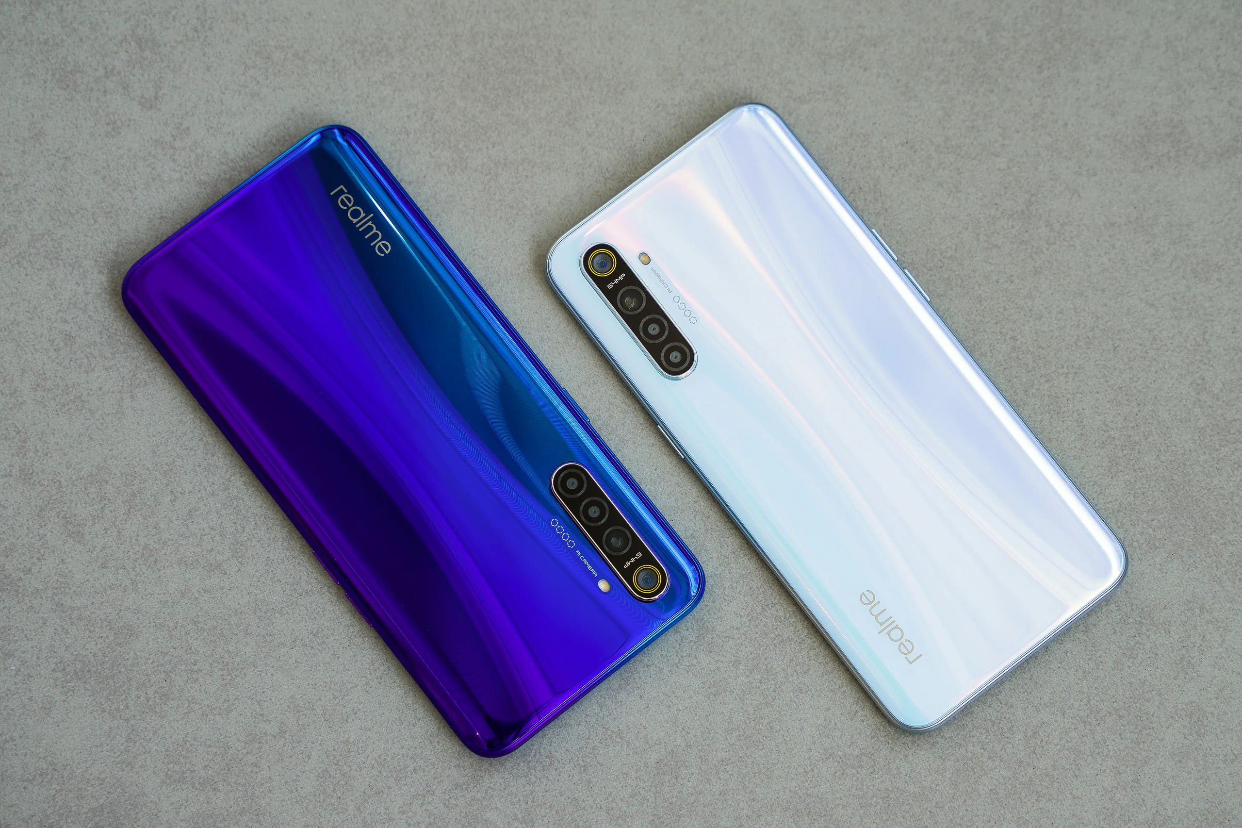 Mở hộp và trên tay Realme XT: Cảm biến 64MP, bốn camera sau, thiết kế đẹp mắt