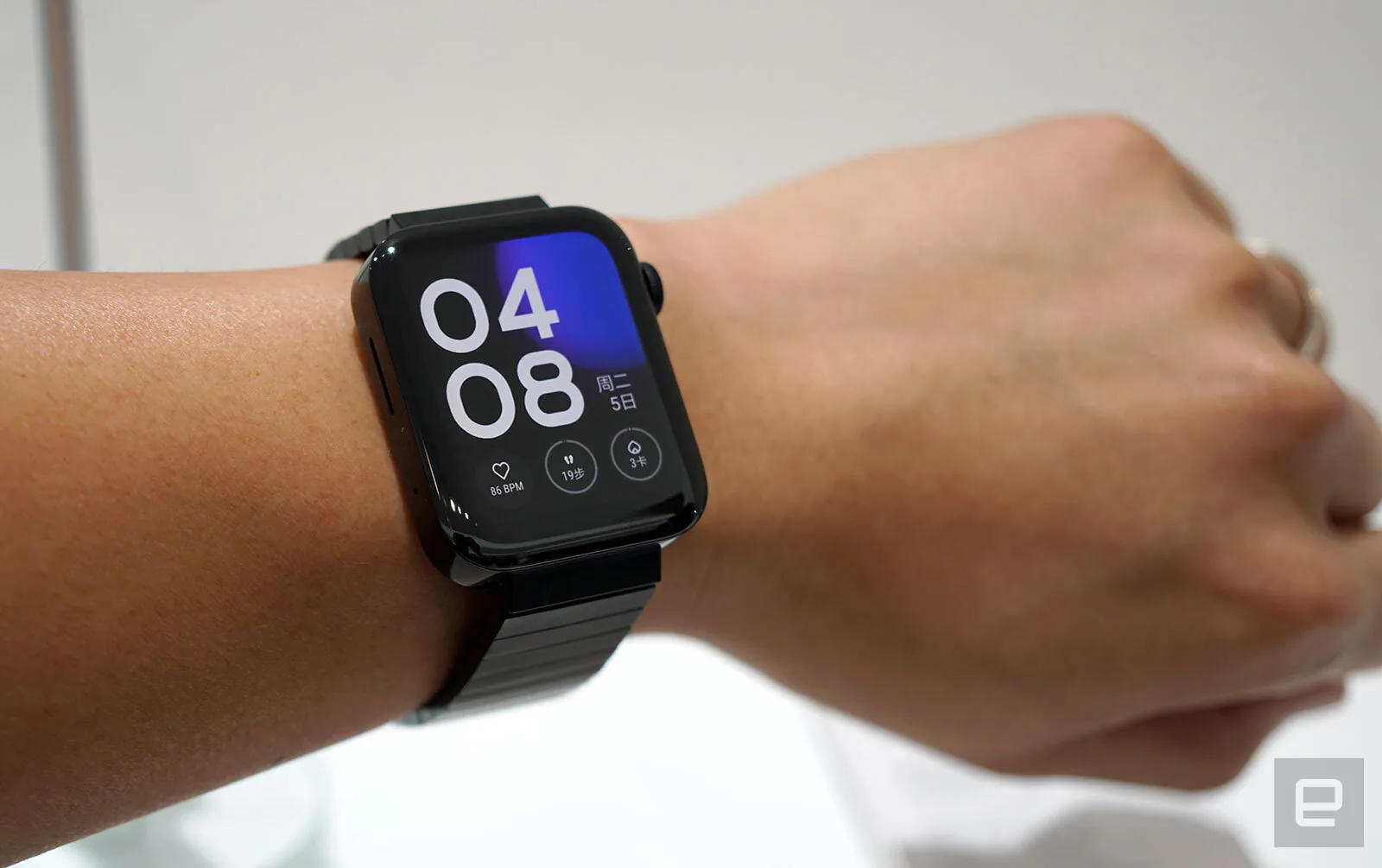 Xiaomi Mi Watch trông như Apple Watch nhưng giá thì chỉ một nửa