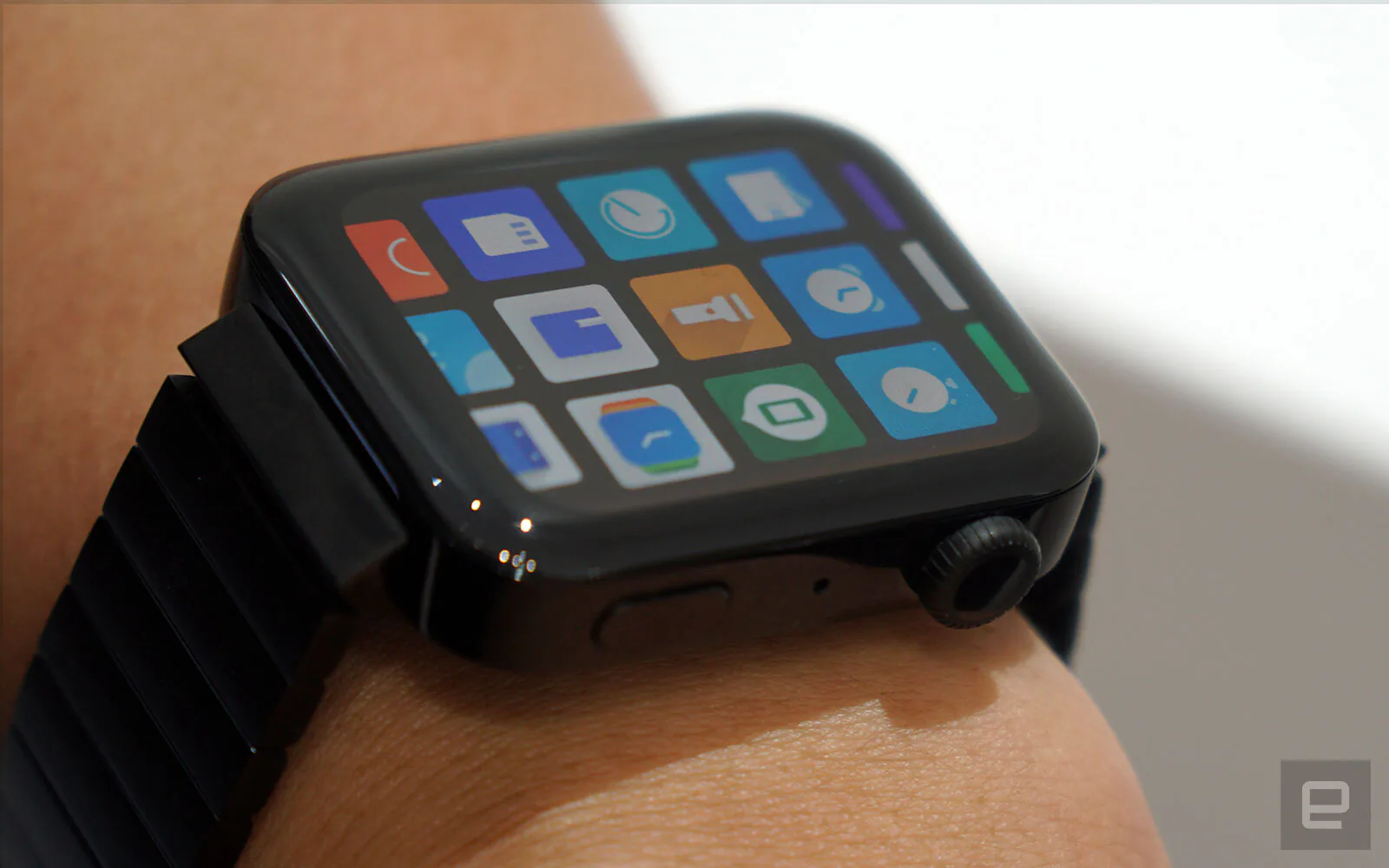 Xiaomi Mi Watch trông như Apple Watch nhưng giá thì chỉ một nửa