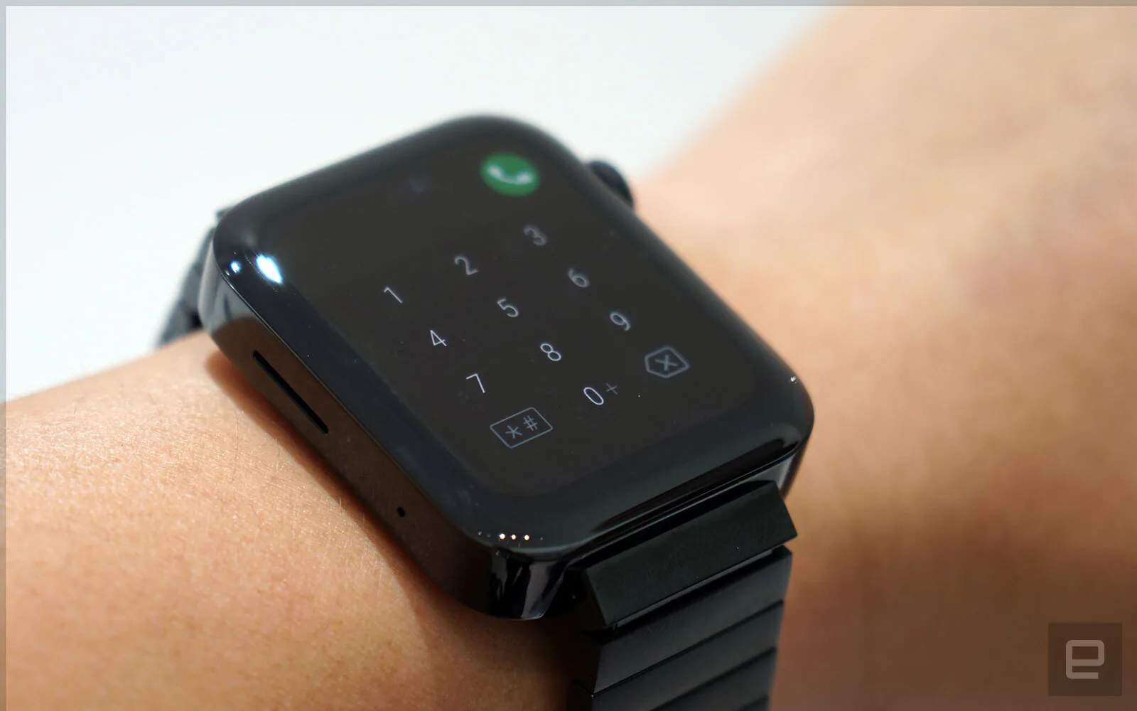 Xiaomi Mi Watch trông như Apple Watch nhưng giá thì chỉ một nửa