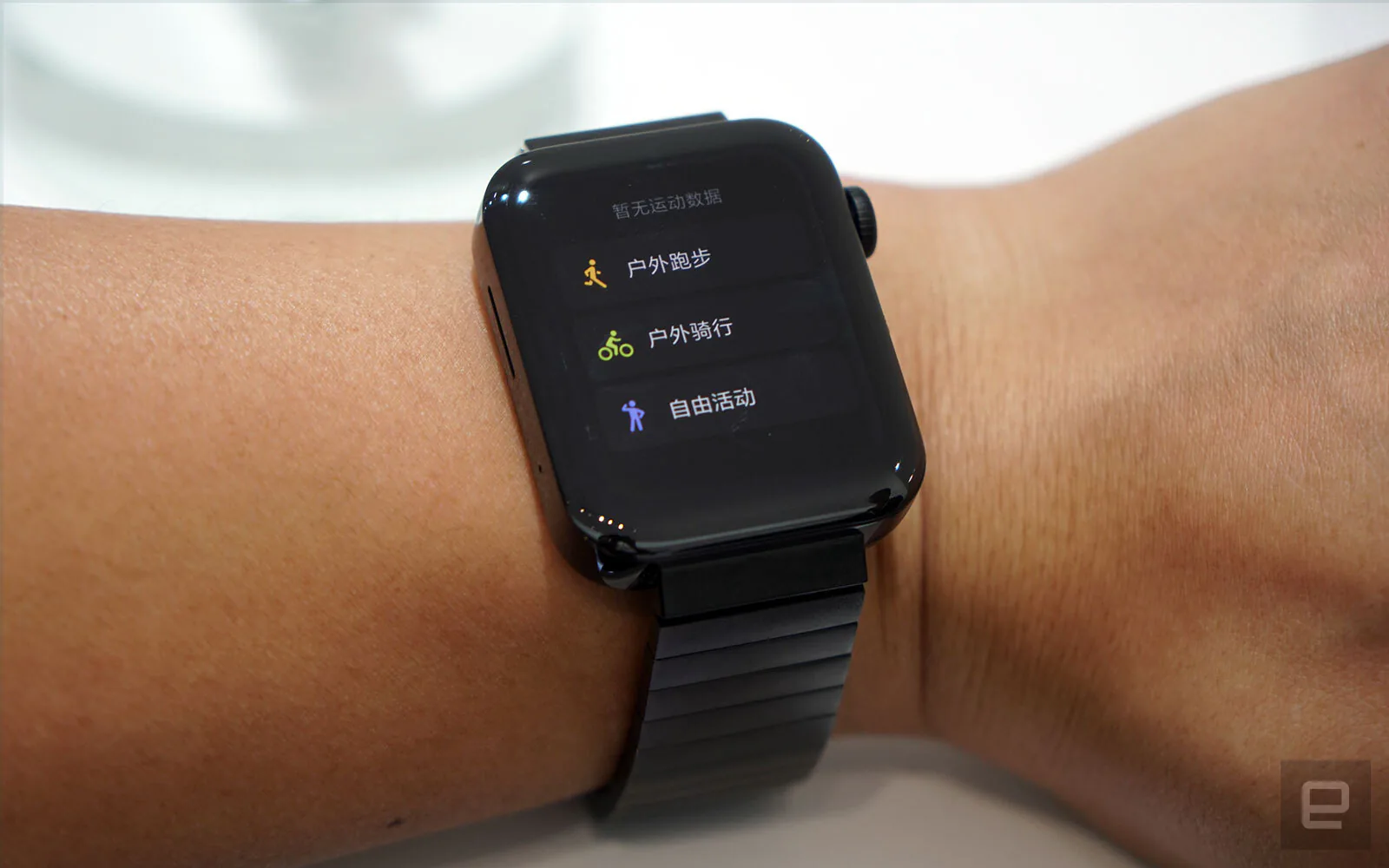 Xiaomi Mi Watch trông như Apple Watch nhưng giá thì chỉ một nửa