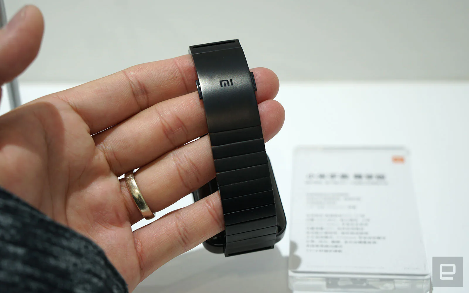 Xiaomi Mi Watch trông như Apple Watch nhưng giá thì chỉ một nửa