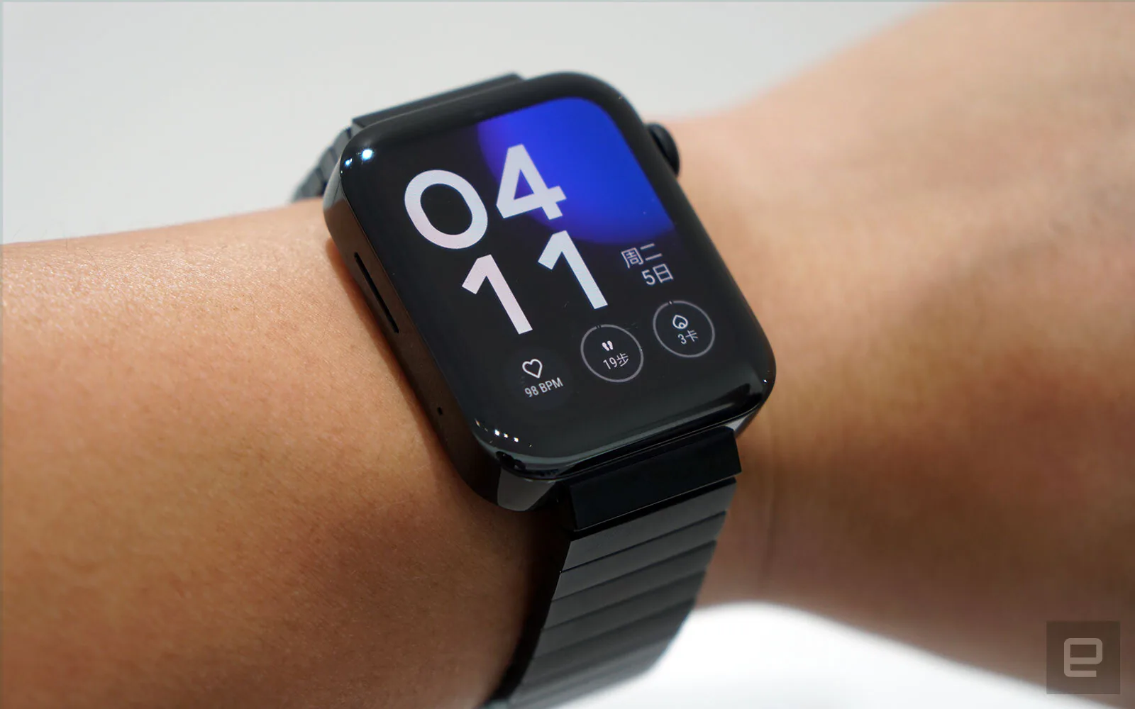 Xiaomi Mi Watch trông như Apple Watch nhưng giá thì chỉ một nửa