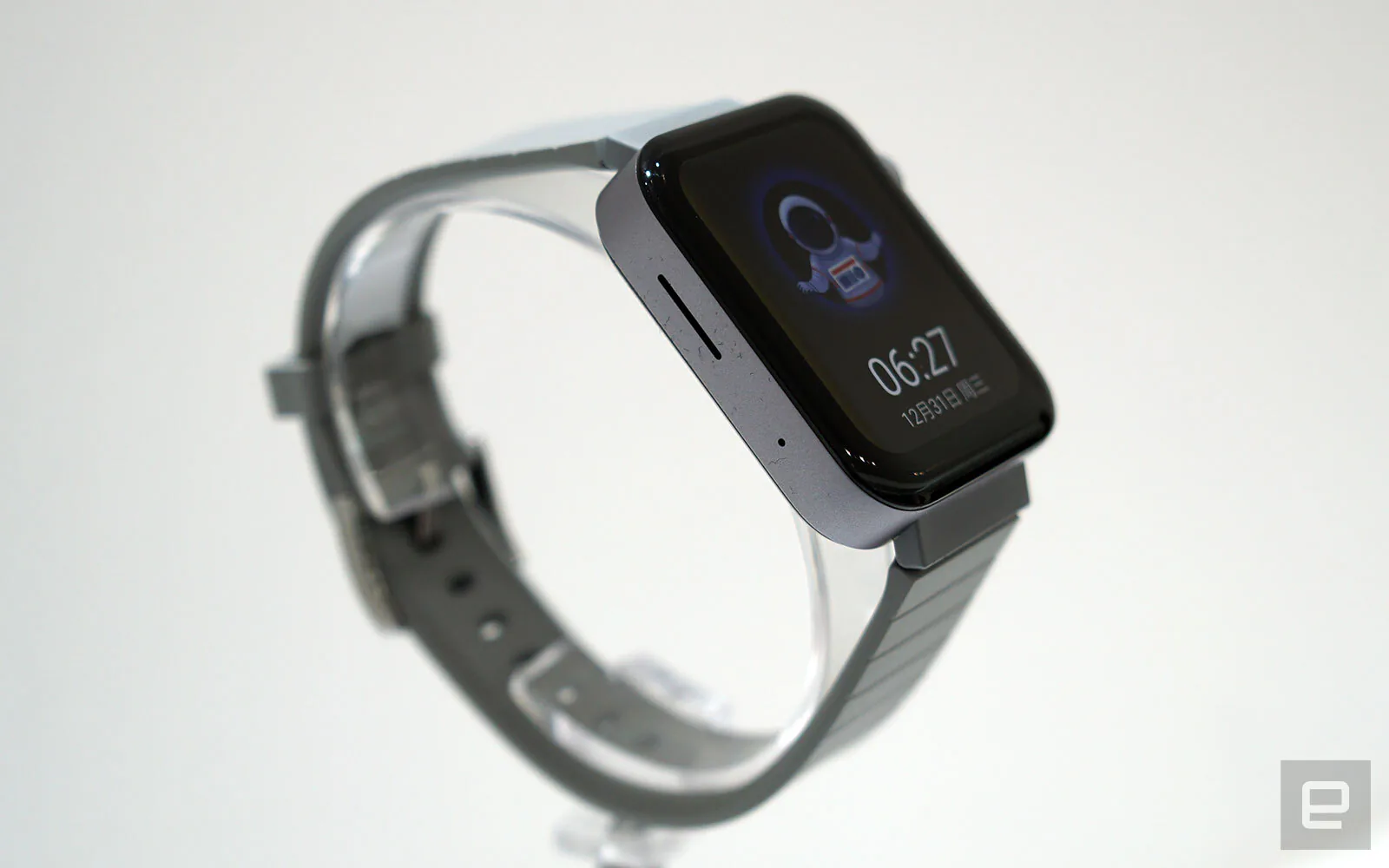 Xiaomi Mi Watch trông như Apple Watch nhưng giá thì chỉ một nửa