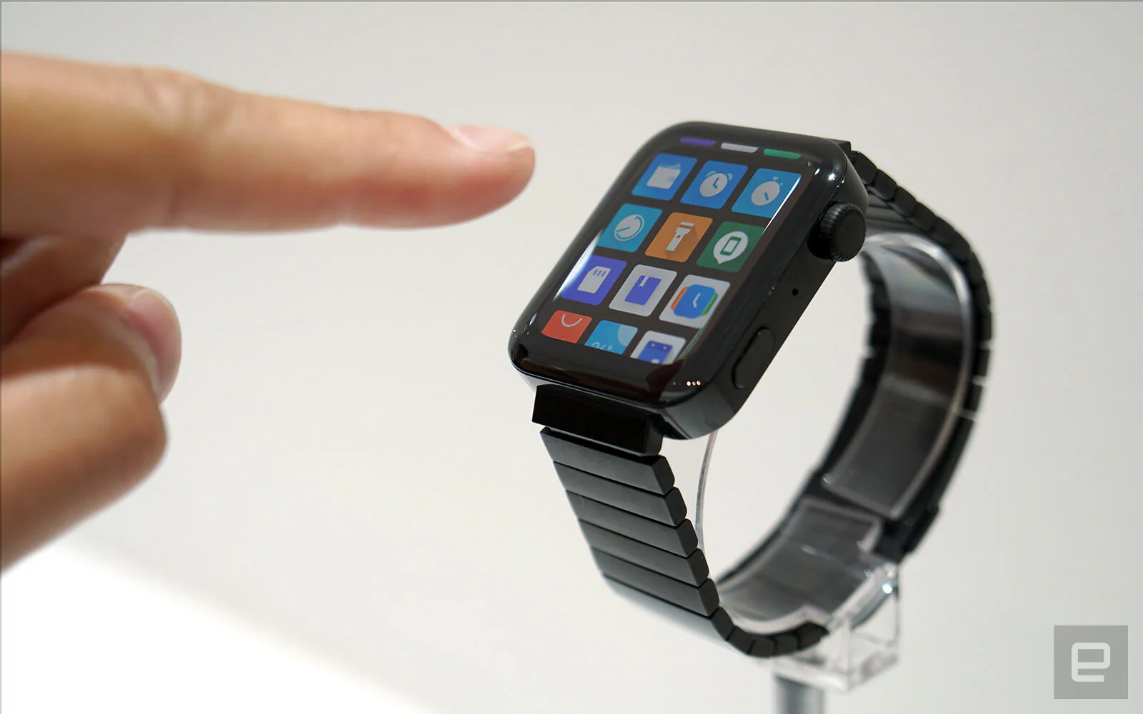 Xiaomi Mi Watch trông như Apple Watch nhưng giá thì chỉ một nửa