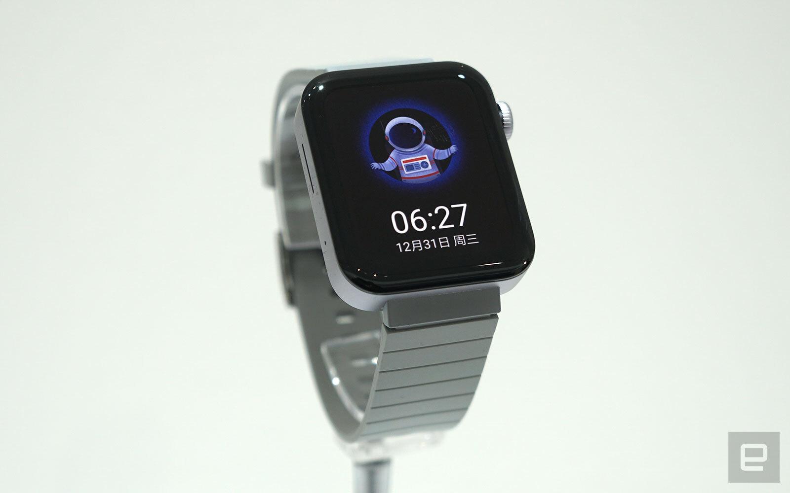 Xiaomi Mi Watch trông như Apple Watch nhưng giá thì chỉ một nửa