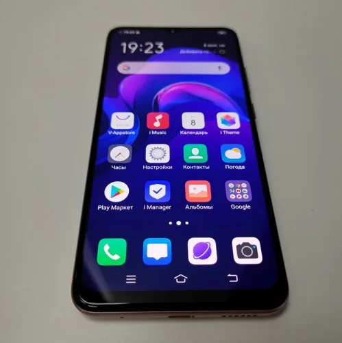 Lộ diện ảnh vivo V17 với camera trước tai thỏ giọt nước và bộ bốn camera sau kì lạ