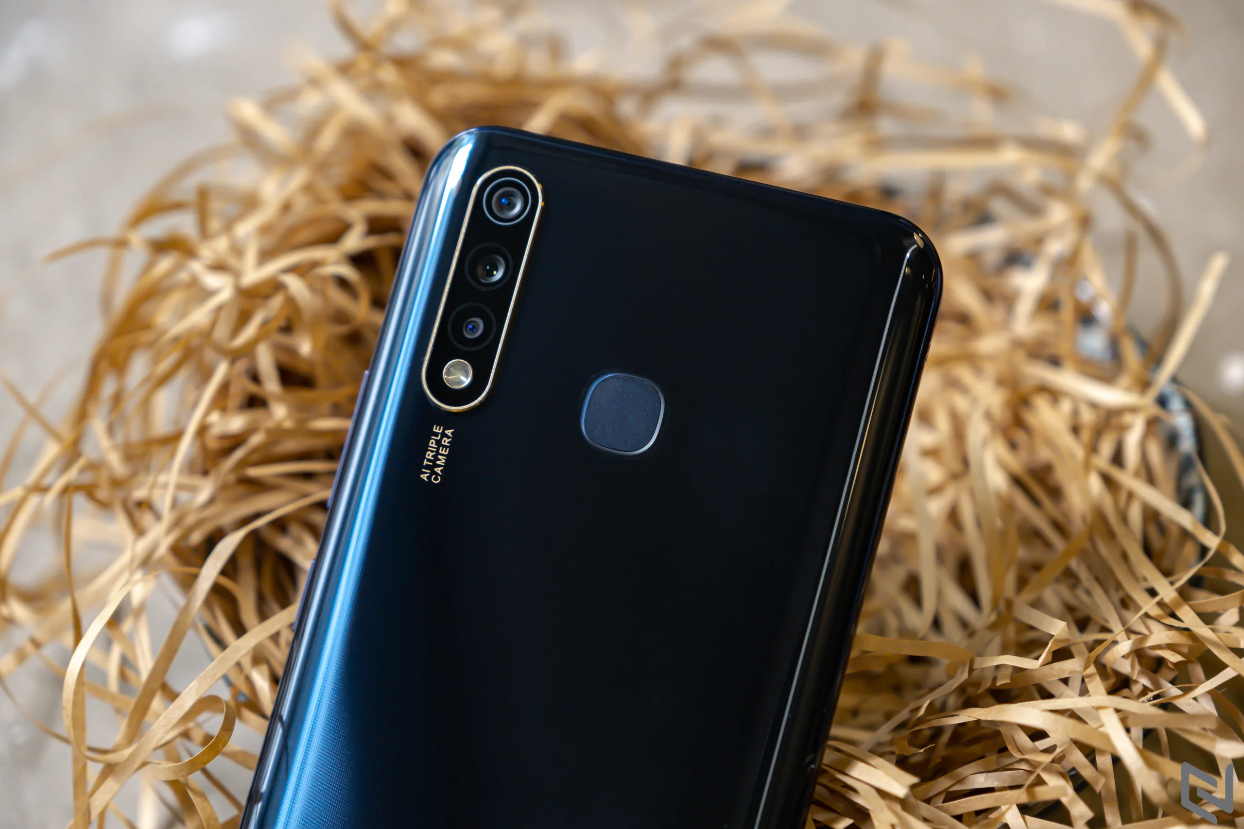 Đánh giá vivo Y19: Thiết kế đẹp, pin trâu 5,000mAh, 6GB RAM và giá tốt