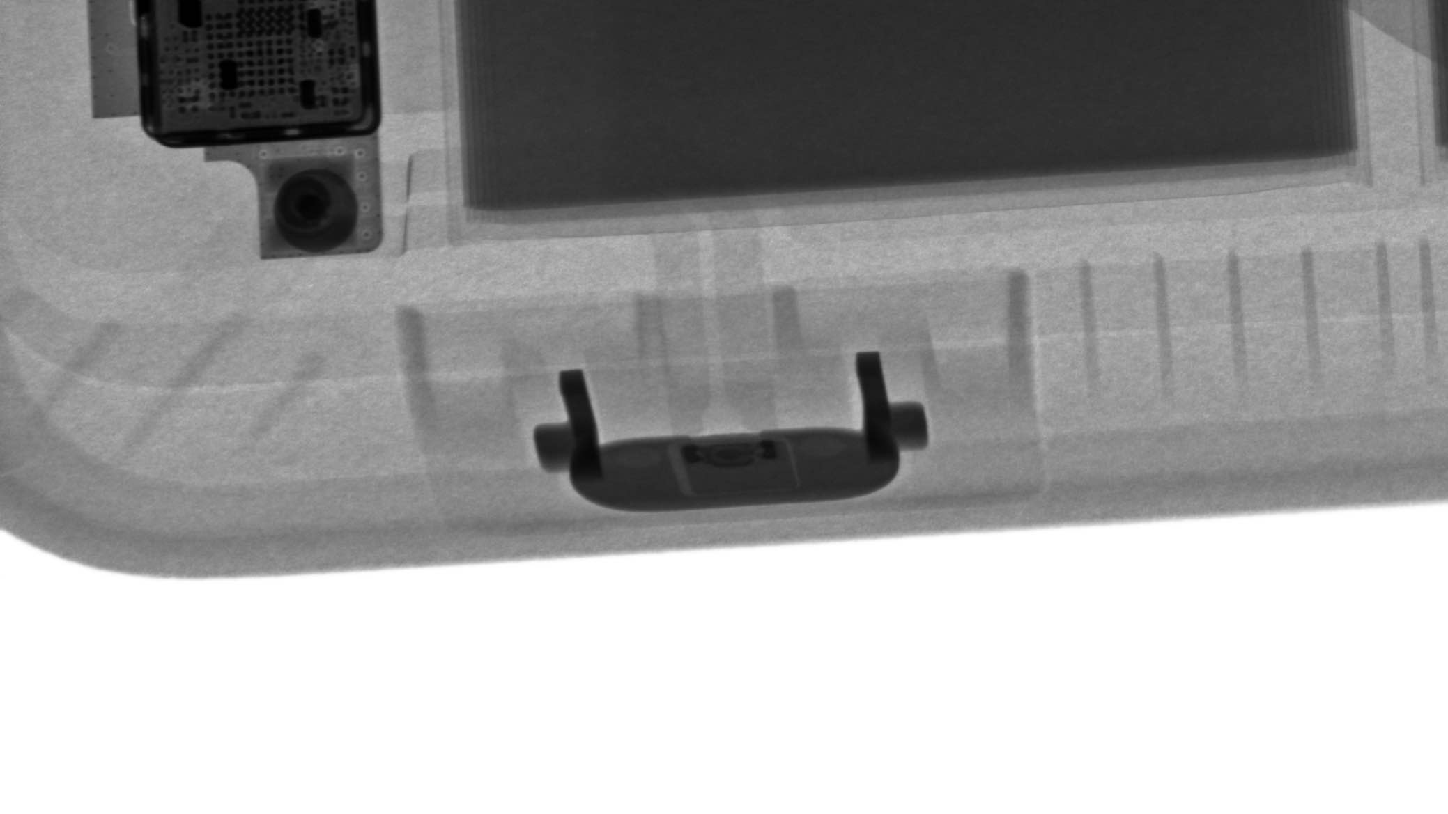 Cùng xem ảnh X-quang ốp lưng kèm pin Smart Battery Case cho iPhone 11