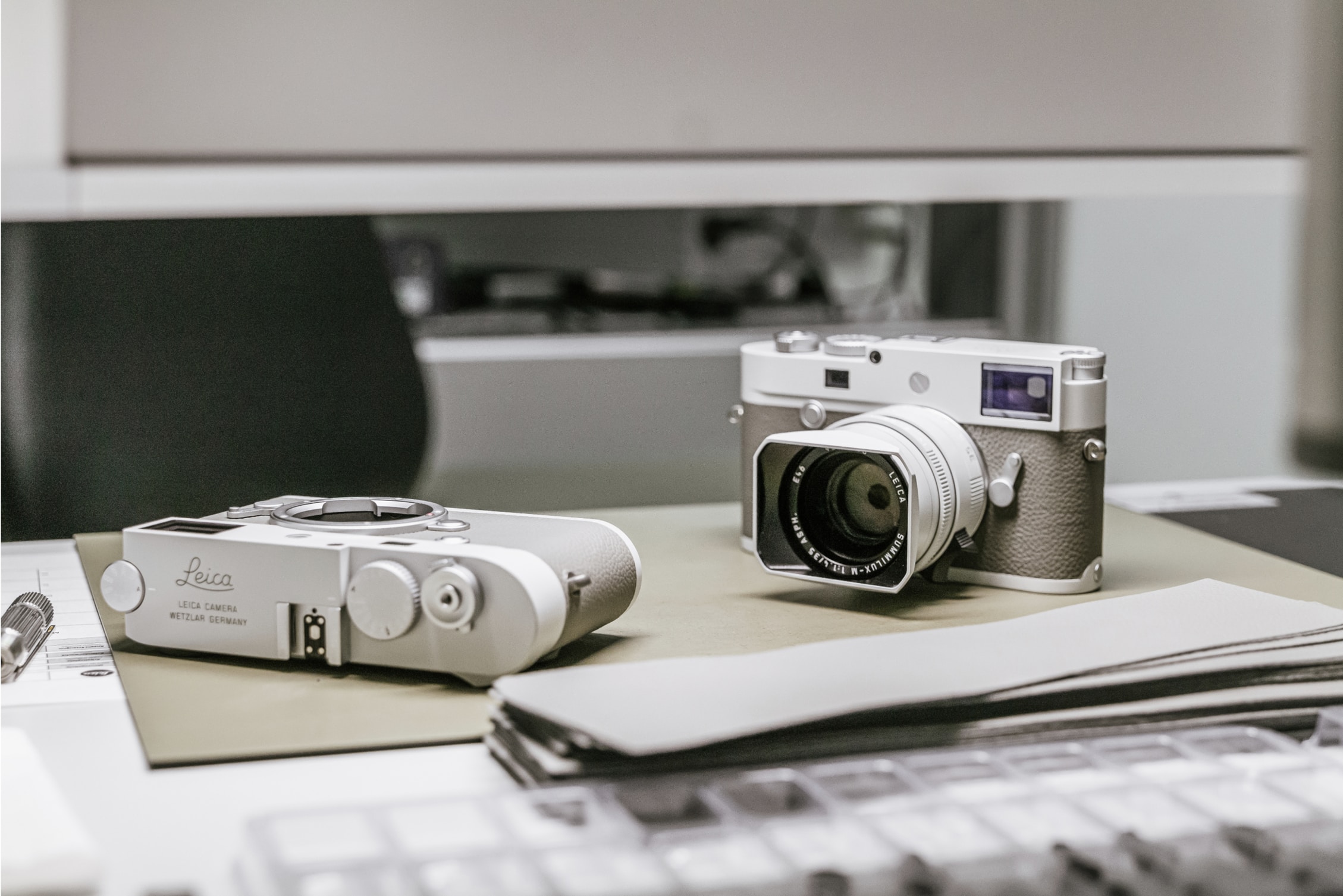 Leica ra mắt M10-P phiên bản Ghost Edition và ống kính Summilux-M 90mm F1.5 ASPH