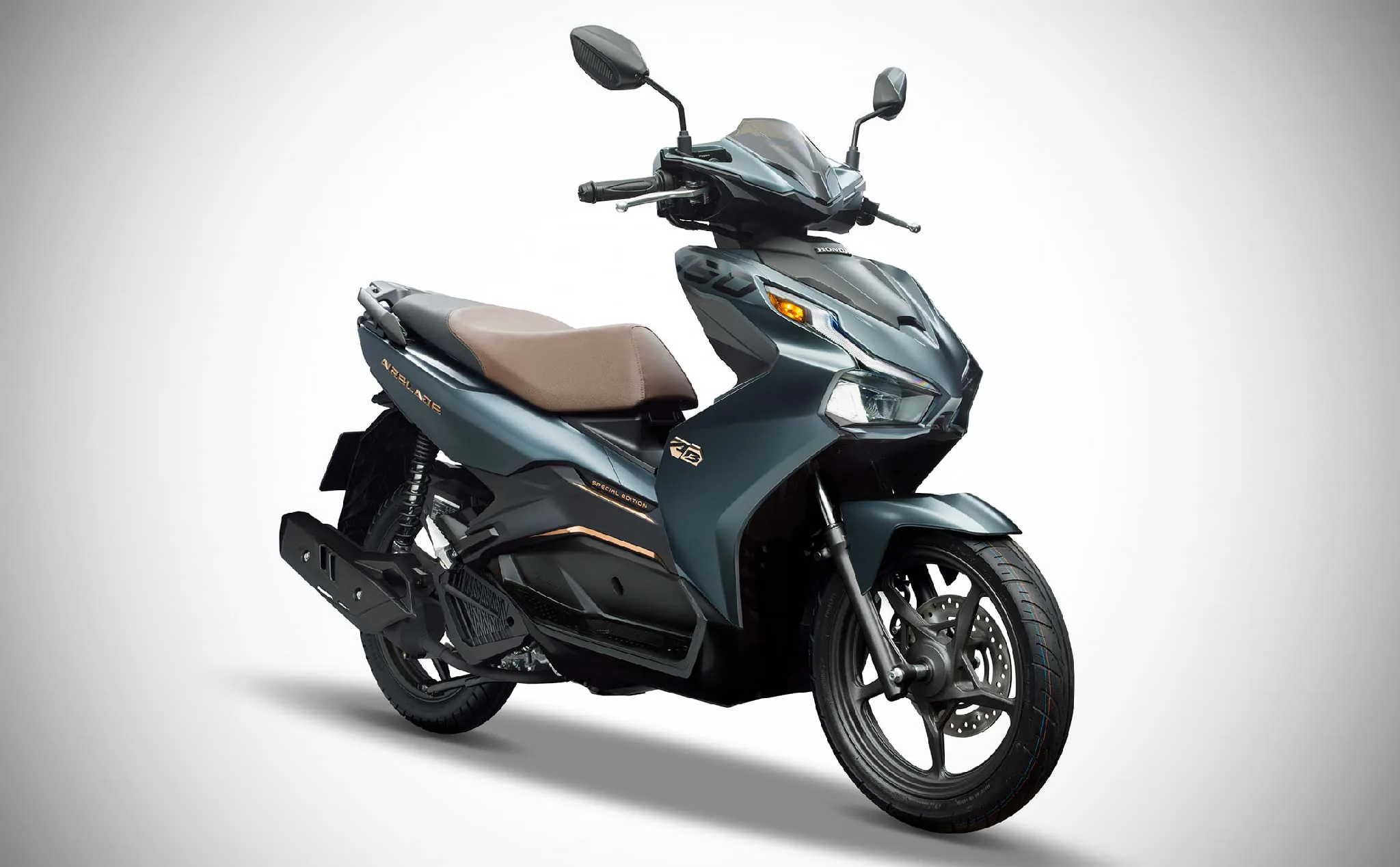 Honda ra mắt Air Blade 2020 với hai phiên bản, phanh ABS và thiết kế "hiền" hơn thế hệ trước