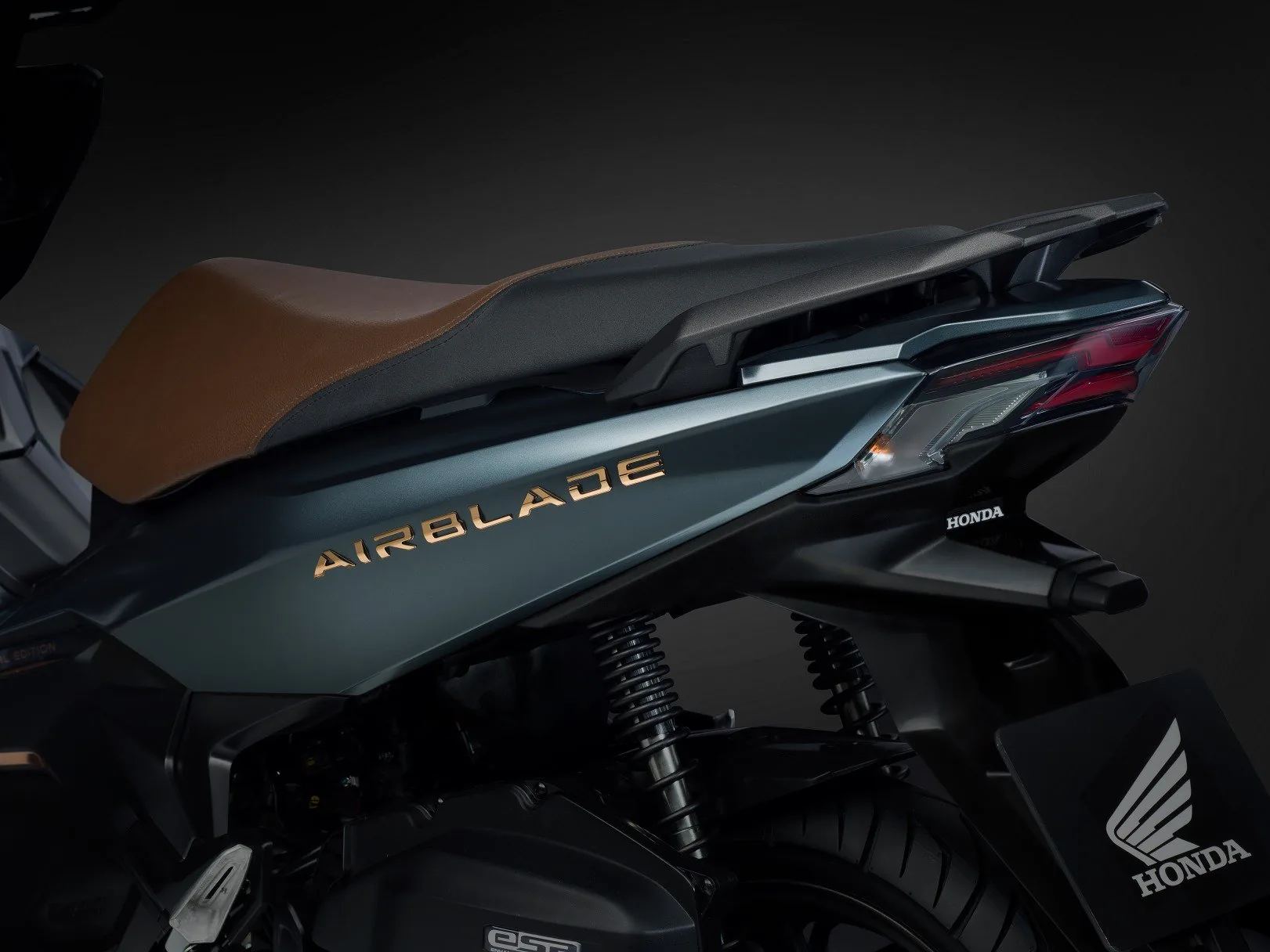 Honda ra mắt Air Blade 2020 với hai phiên bản, phanh ABS và thiết kế "hiền" hơn thế hệ trước