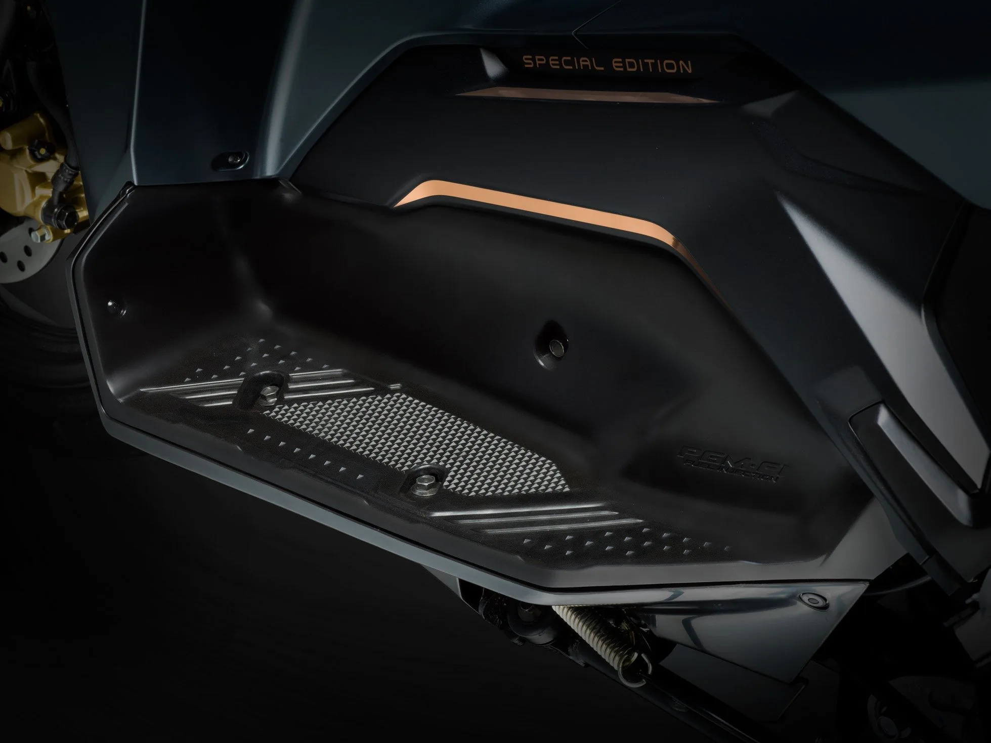 Honda ra mắt Air Blade 2020 với hai phiên bản, phanh ABS và thiết kế "hiền" hơn thế hệ trước