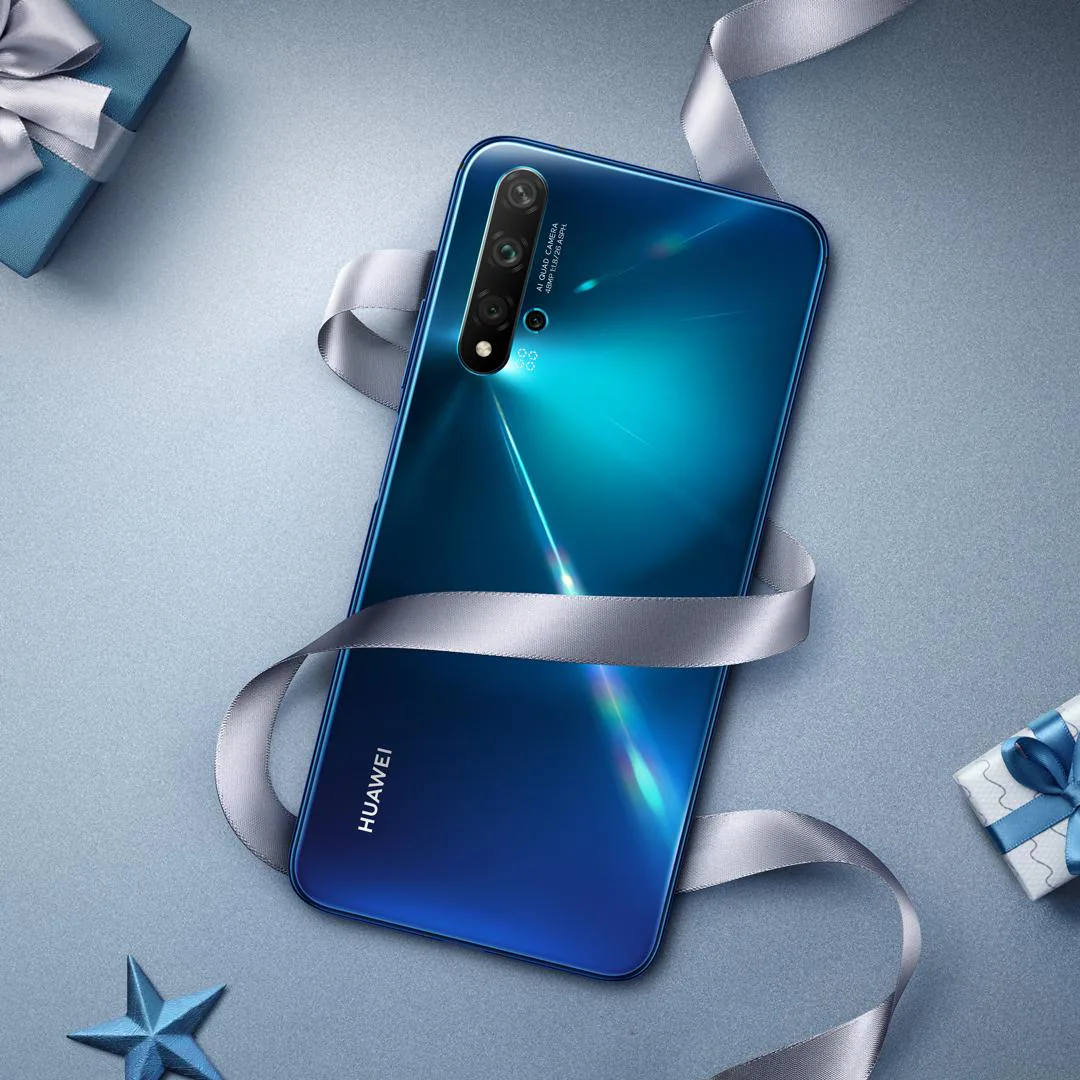 Ra mắt Huawei Nova 5T có thêm bản Xanh cổ điển “bắt trend” màu của năm 2020