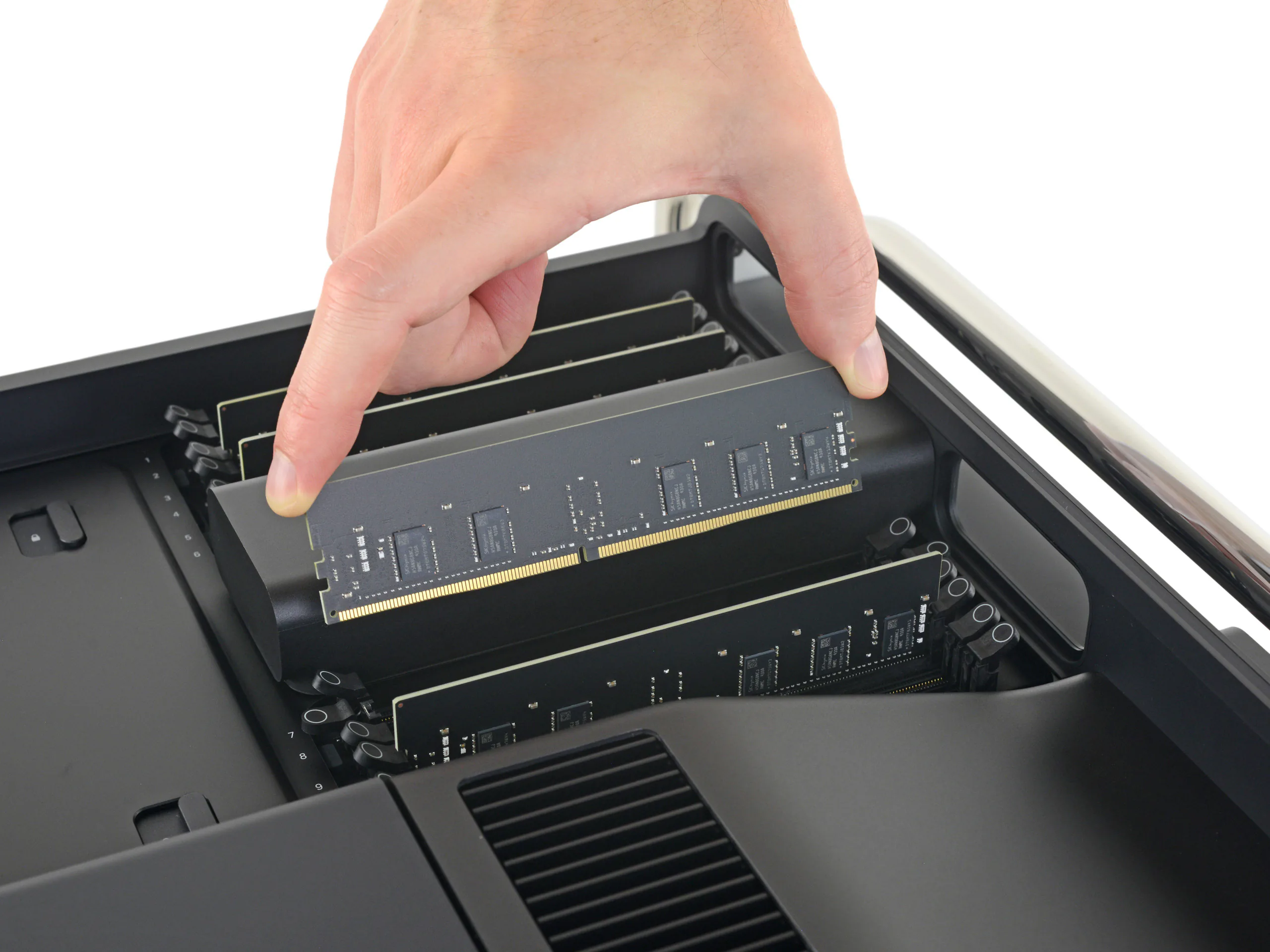 Tháo tung Mac Pro 2019 cùng iFixit, sản phẩm dễ sửa chữa nhất của Apple