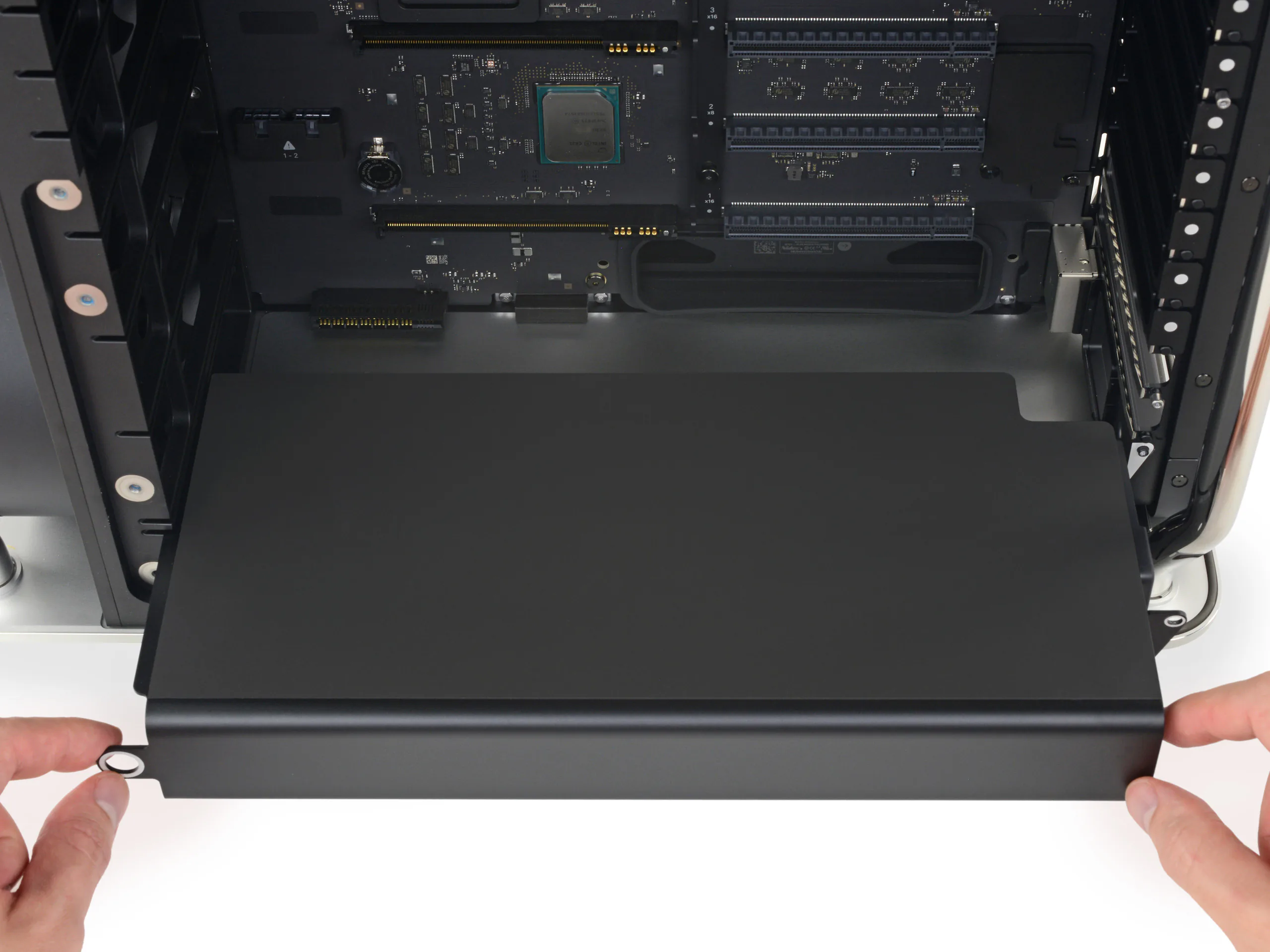 Tháo tung Mac Pro 2019 cùng iFixit, sản phẩm dễ sửa chữa nhất của Apple