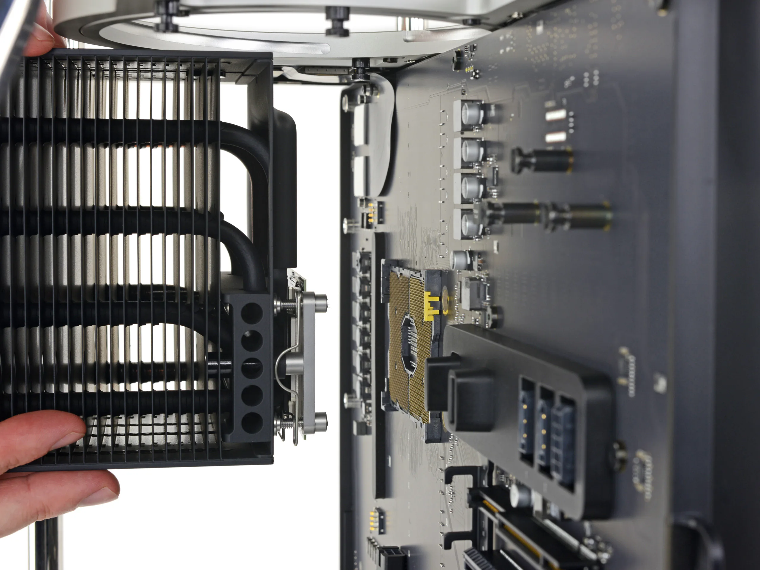 Tháo tung Mac Pro 2019 cùng iFixit, sản phẩm dễ sửa chữa nhất của Apple