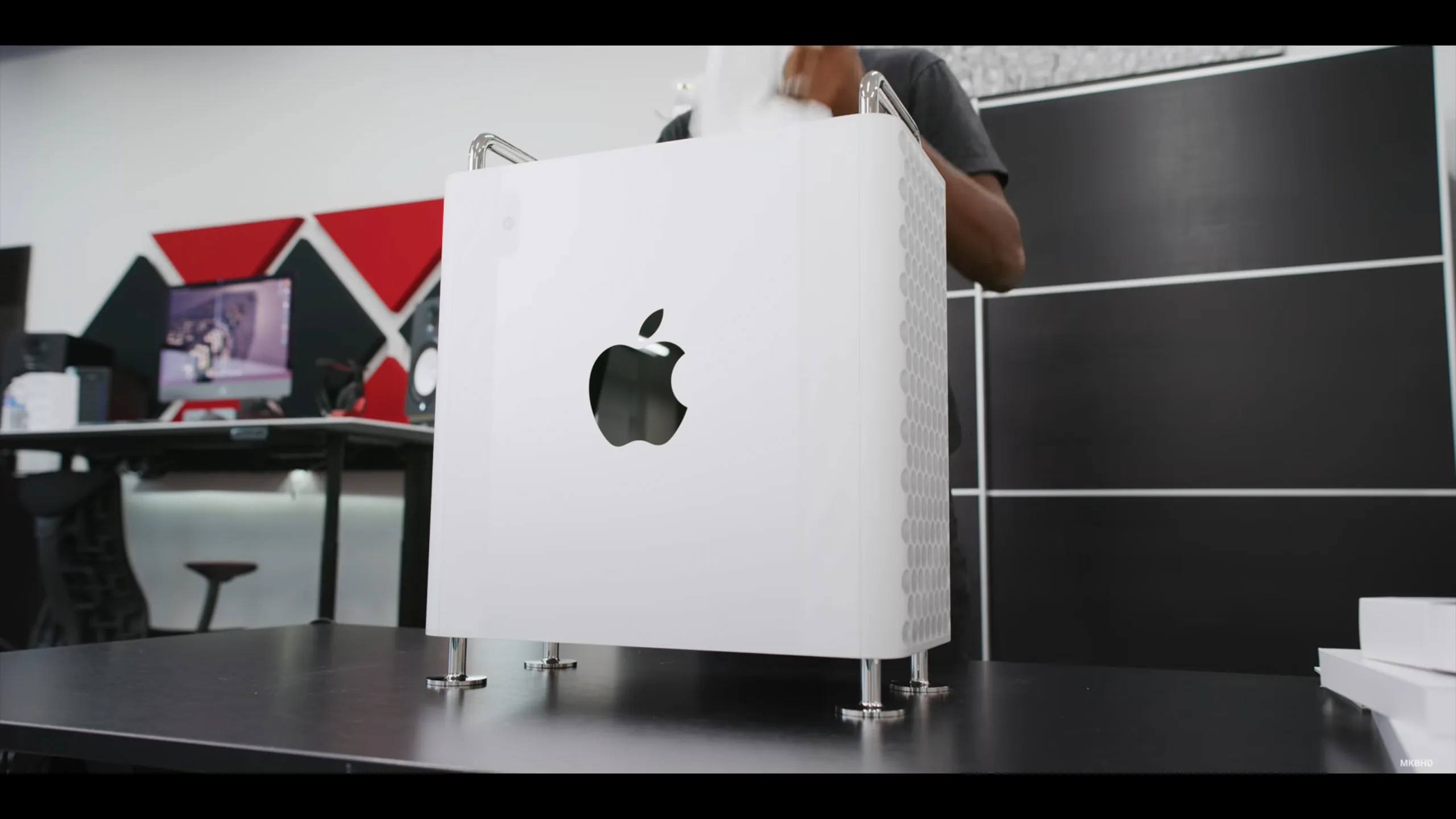 Mở hộp Mac Pro 2019: Quá mạnh, quá nhanh và còn rất yên tĩnh