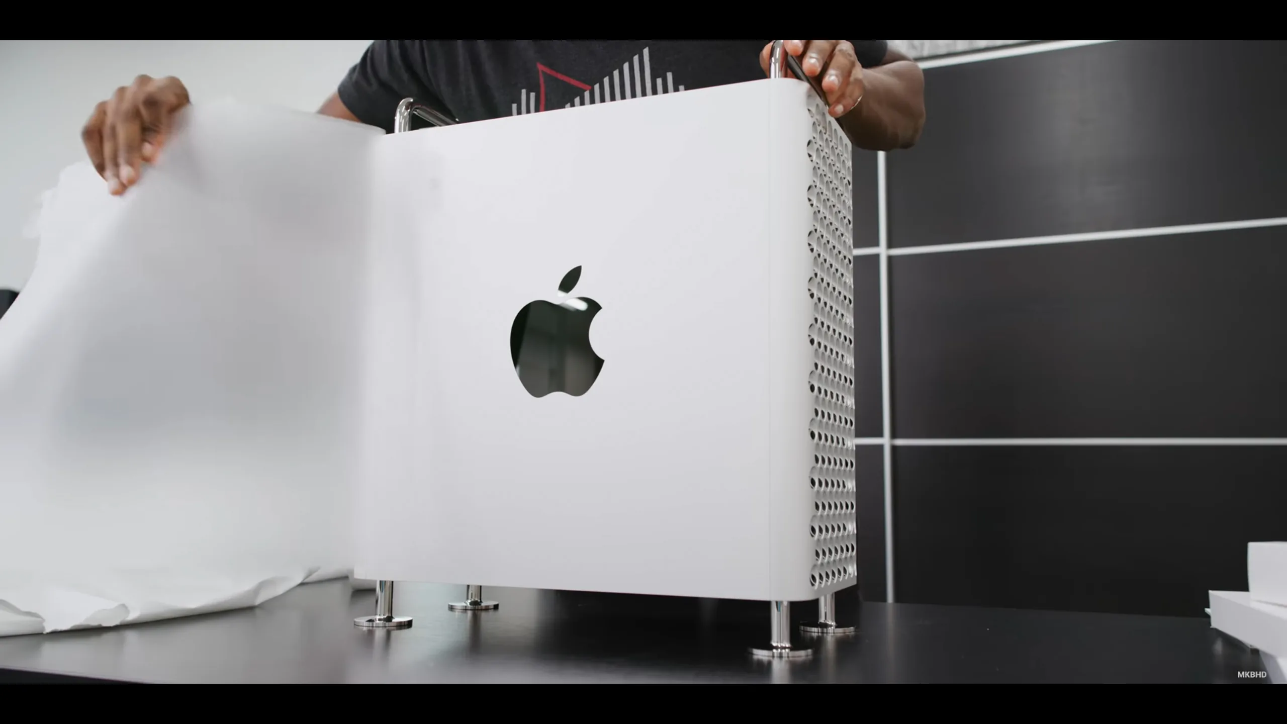 Mở hộp Mac Pro 2019: Quá mạnh, quá nhanh và còn rất yên tĩnh