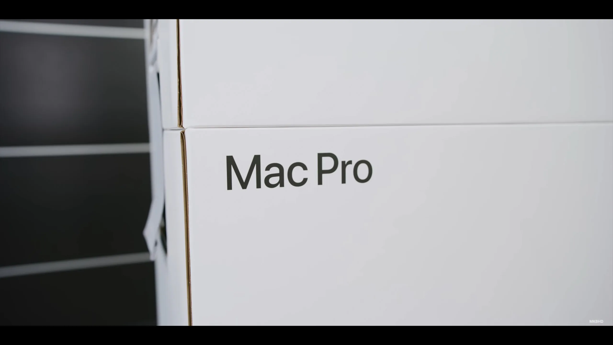 Mở hộp Mac Pro 2019: Quá mạnh, quá nhanh và còn rất yên tĩnh