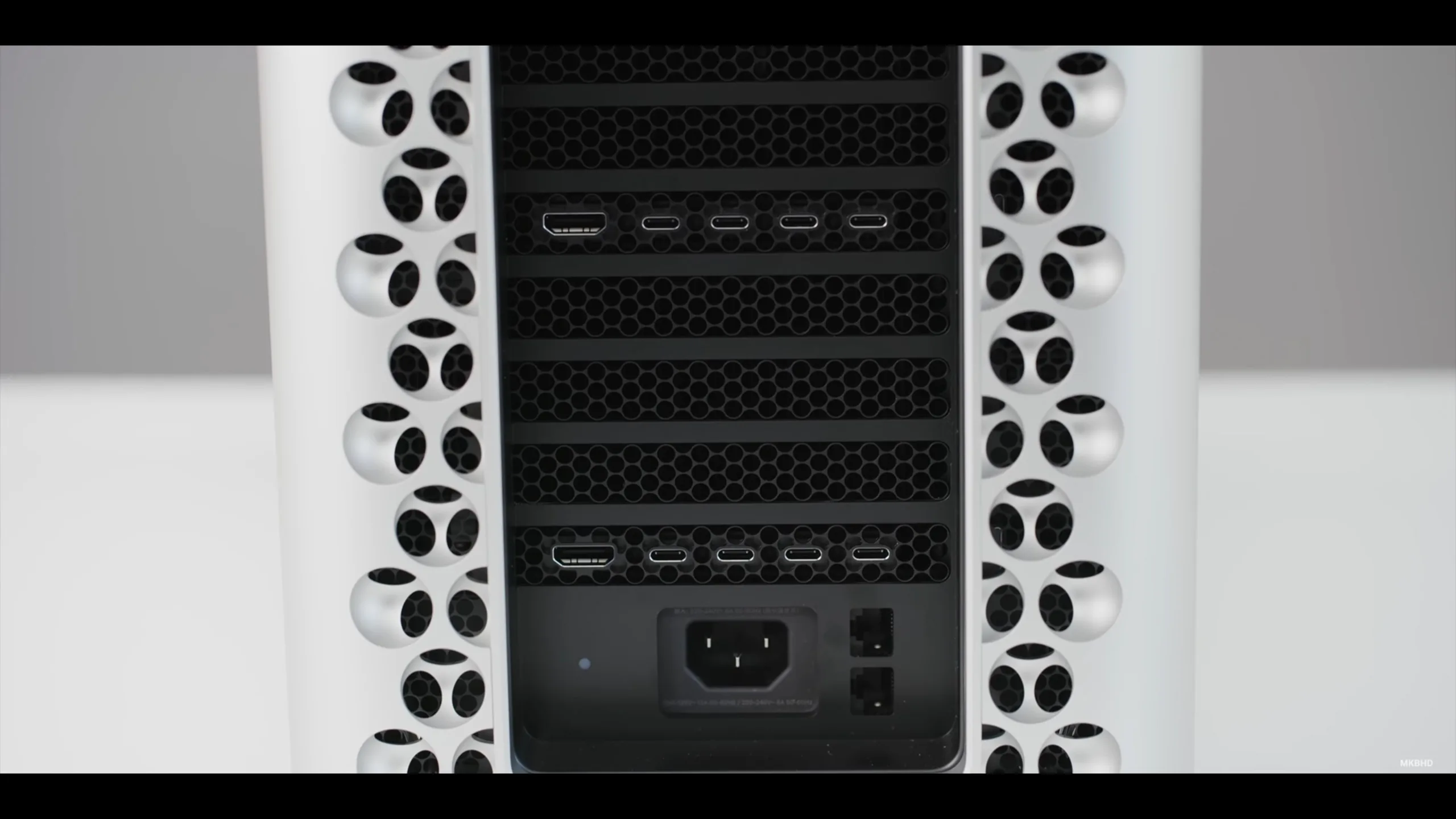 Mở hộp Mac Pro 2019: Quá mạnh, quá nhanh và còn rất yên tĩnh