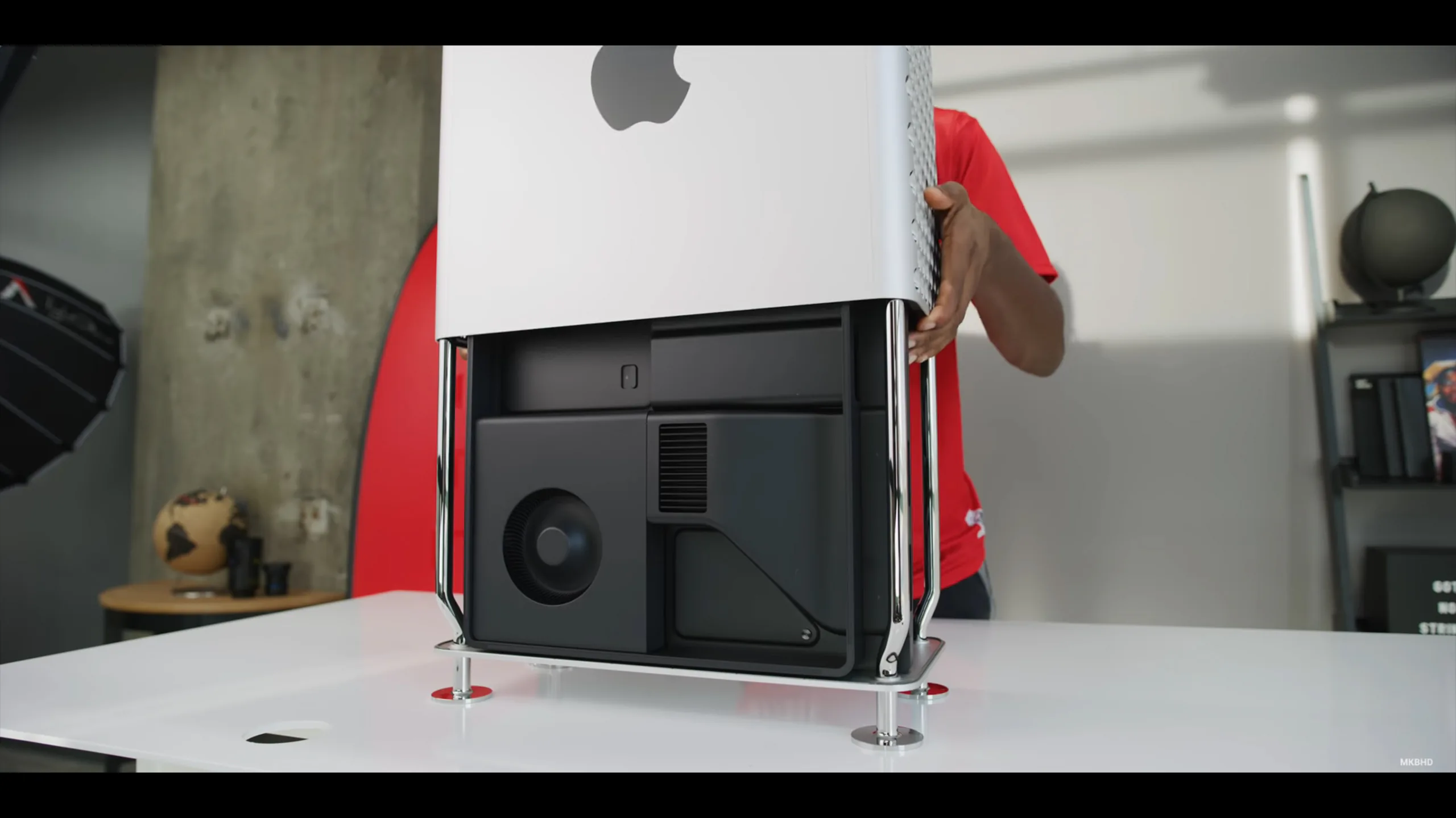 Mở hộp Mac Pro 2019: Quá mạnh, quá nhanh và còn rất yên tĩnh