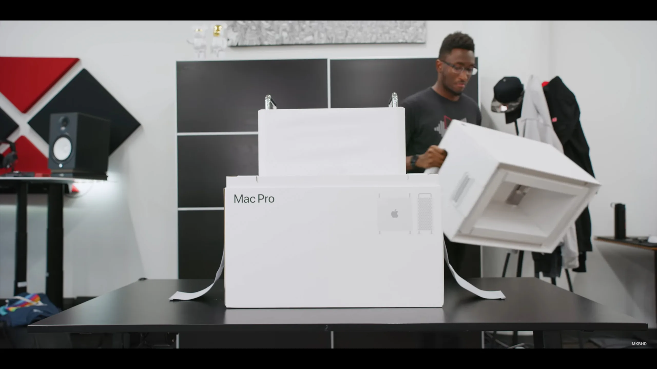 Mở hộp Mac Pro 2019: Quá mạnh, quá nhanh và còn rất yên tĩnh