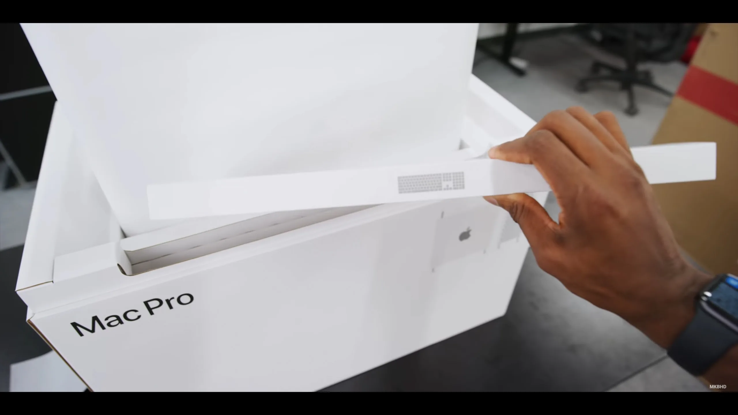 Mở hộp Mac Pro 2019: Quá mạnh, quá nhanh và còn rất yên tĩnh