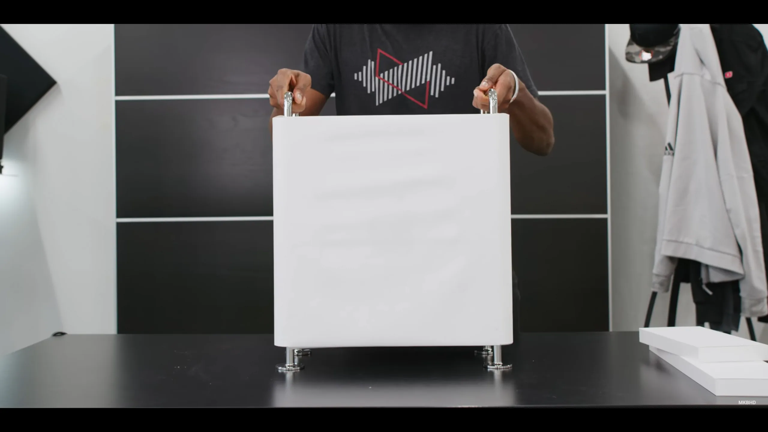 Mở hộp Mac Pro 2019: Quá mạnh, quá nhanh và còn rất yên tĩnh