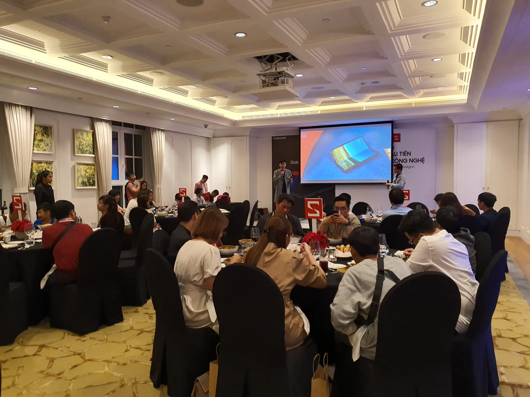 Hình ảnh buổi mở bán Galaxy Fold chính hãng tại CellphoneS