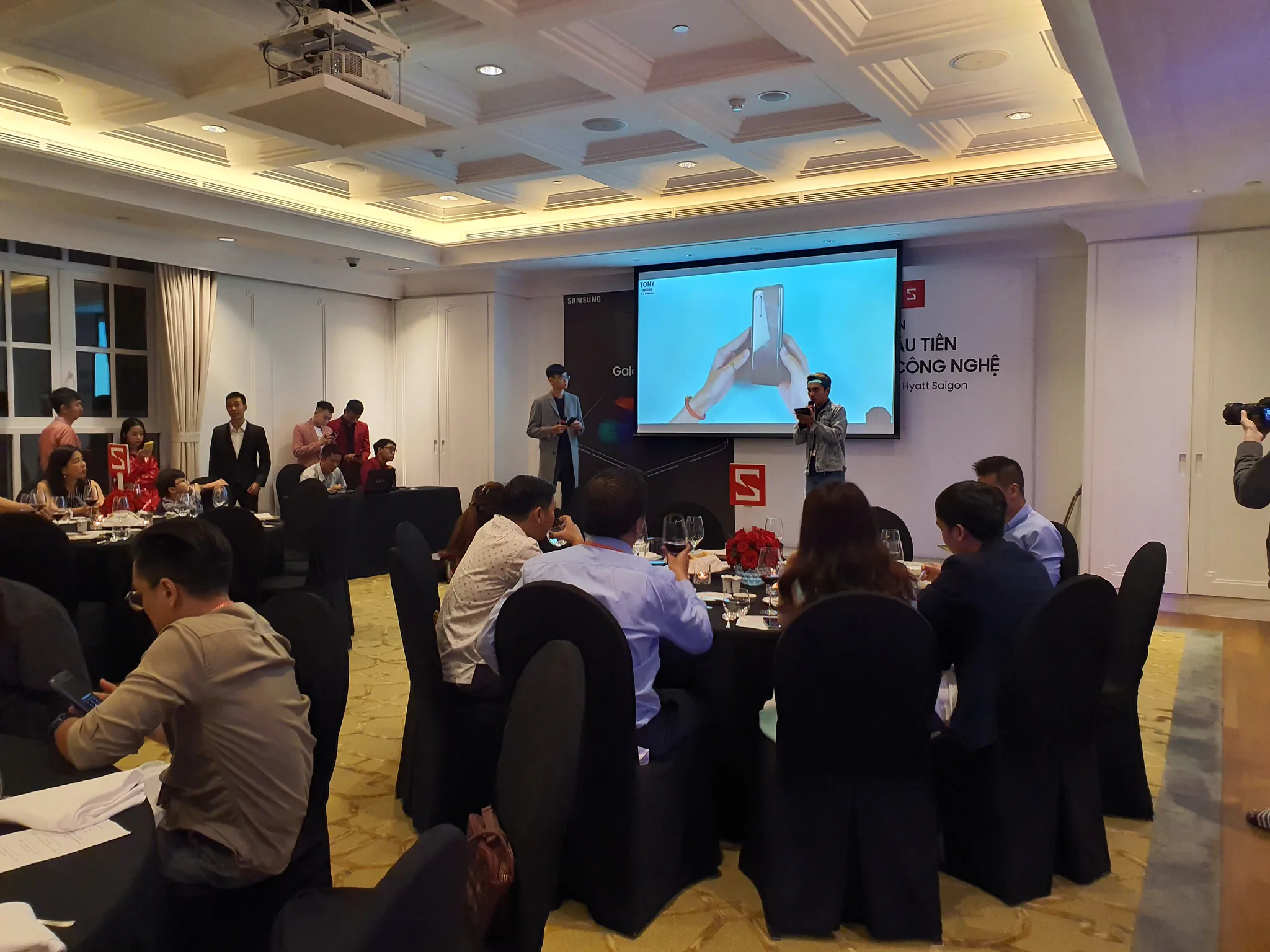 Hình ảnh buổi mở bán Galaxy Fold chính hãng tại CellphoneS