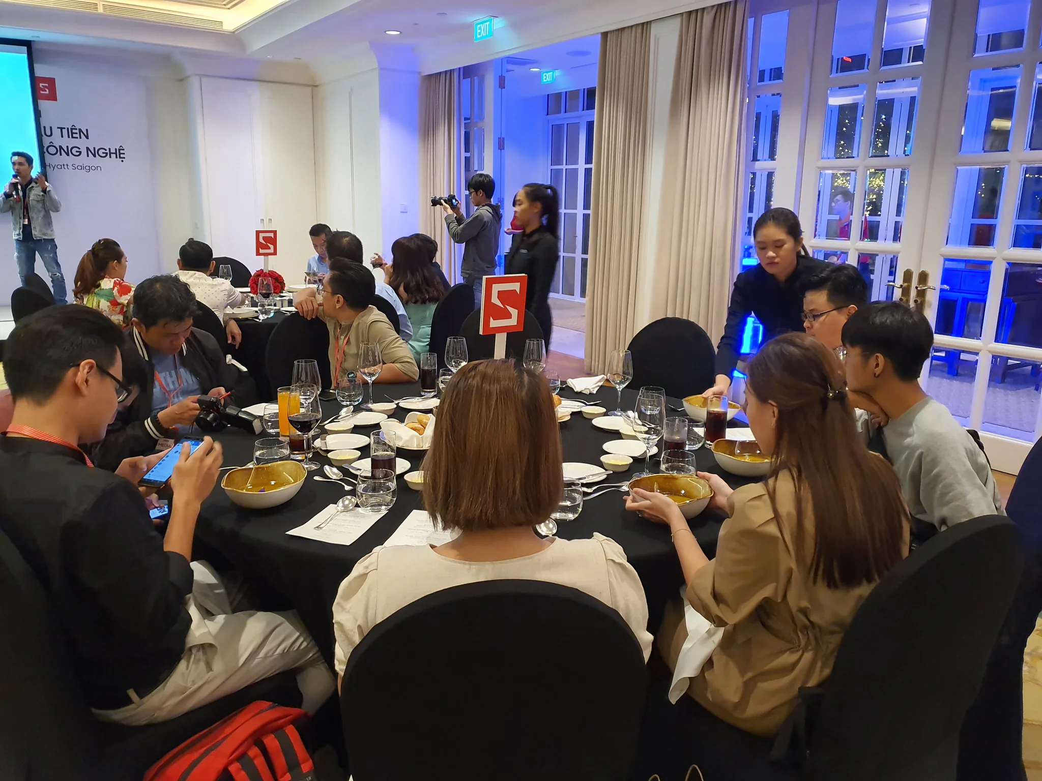 Hình ảnh buổi mở bán Galaxy Fold chính hãng tại CellphoneS