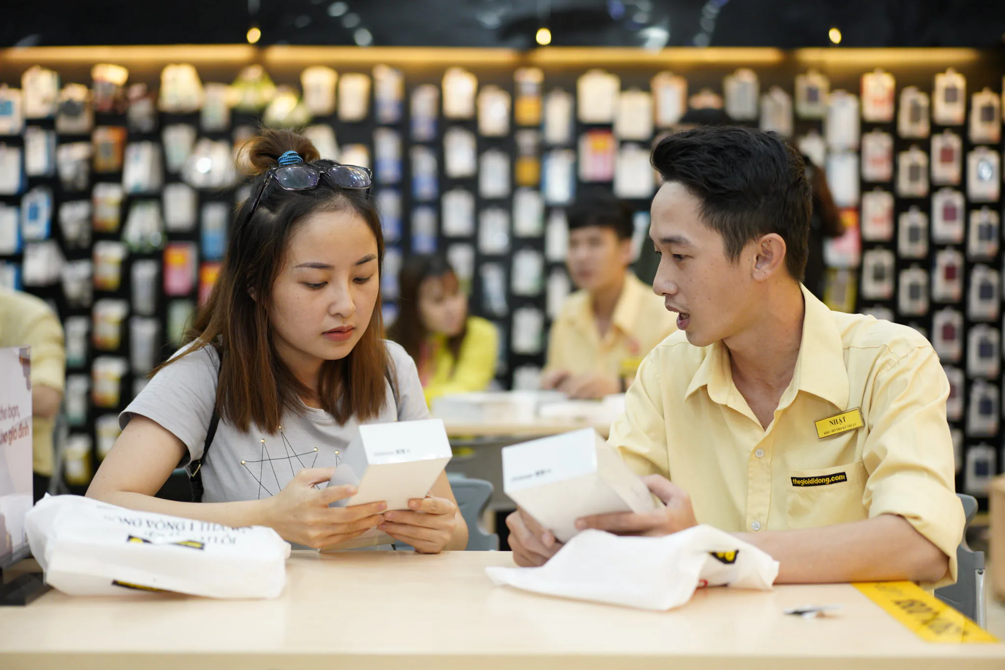Thị trường smartphone chấn động với chương trình mua 1 tặng 1 OPPO Reno2 F