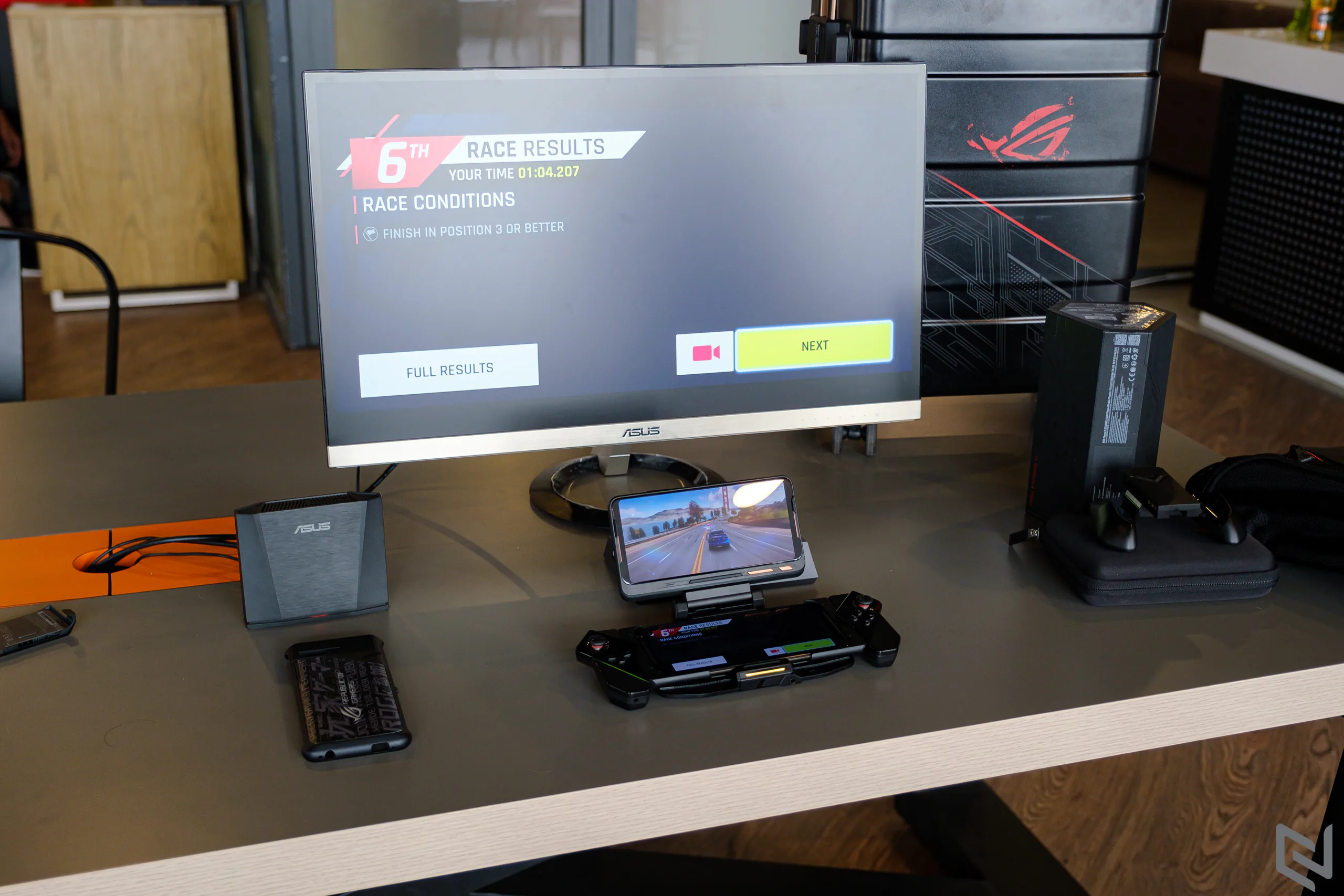 Trên tay ASUS ROG Phone II: Bản hoàn thiện từ thế hệ đầu với bộ phụ kiện đồ chơi xịn hơn nhiều
