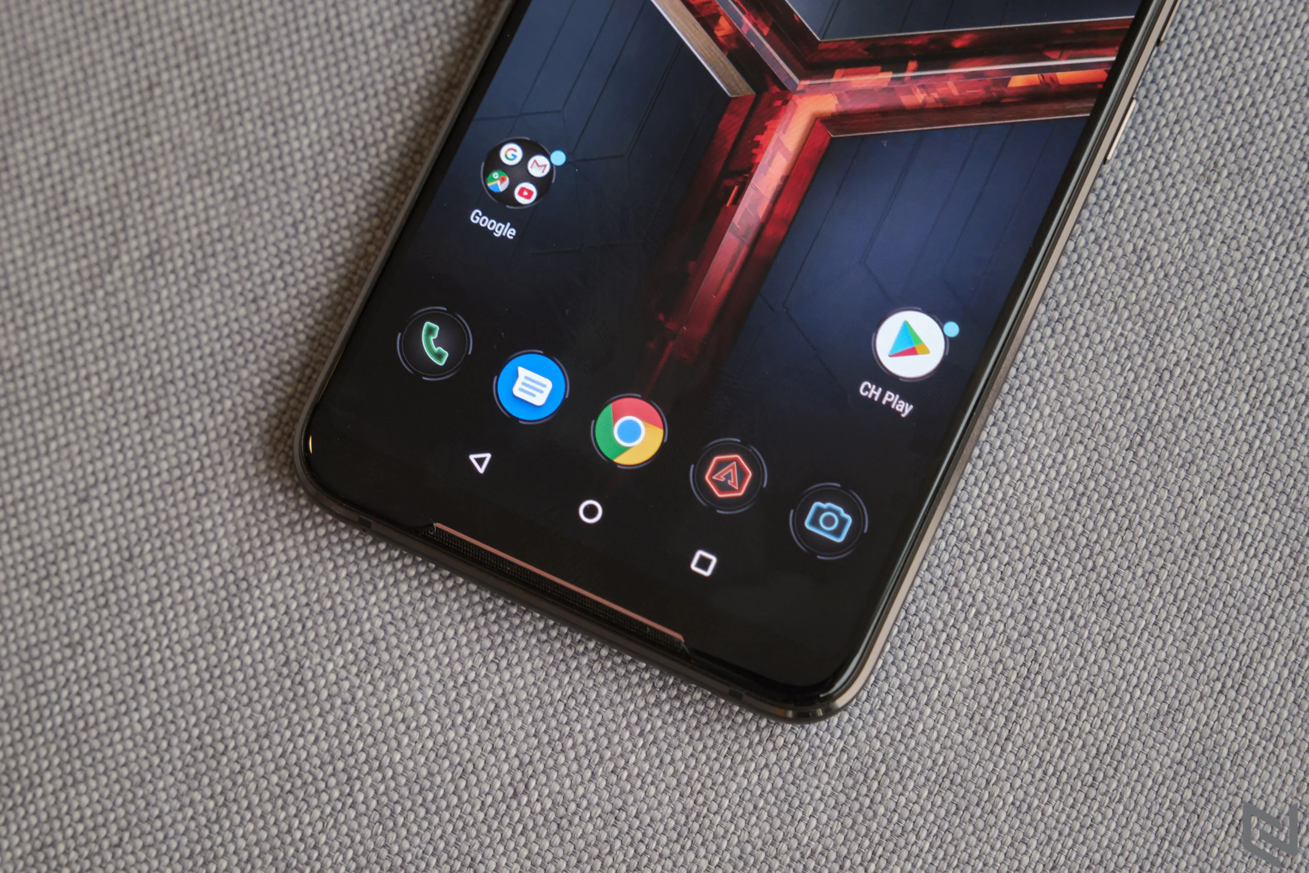 Trên tay ASUS ROG Phone II: Bản hoàn thiện từ thế hệ đầu với bộ phụ kiện đồ chơi xịn hơn nhiều