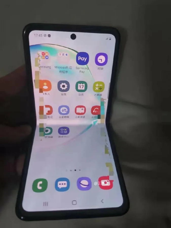 Lộ diện ảnh trên tay smartphone gập kiểu vỏ sò truyền thống từ Samsung