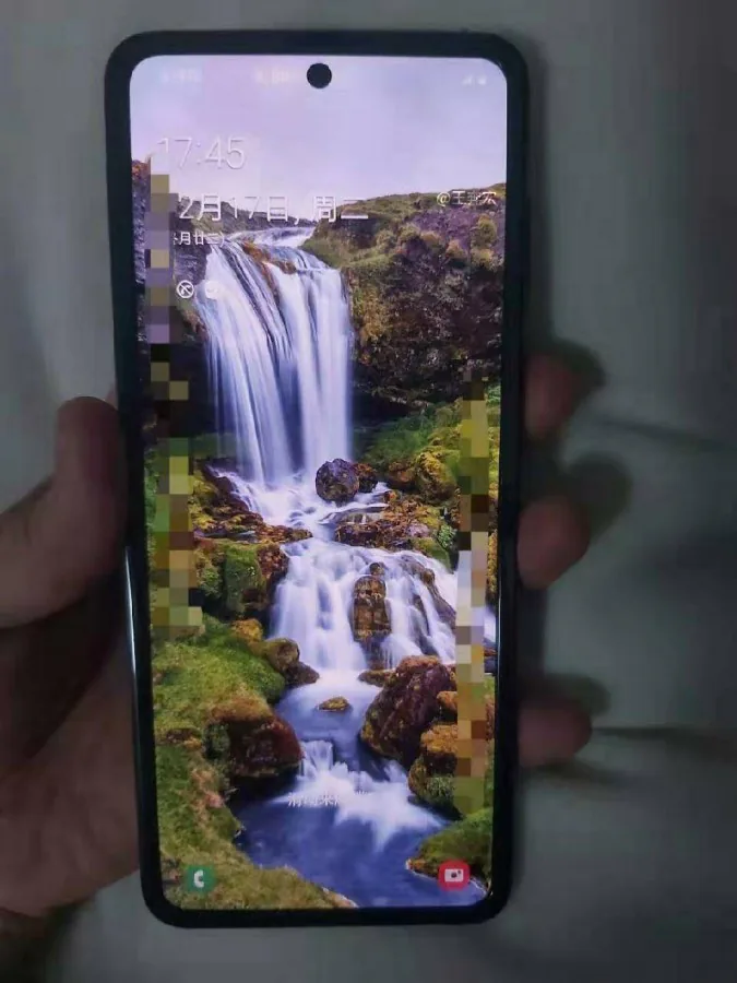 Lộ diện ảnh trên tay smartphone gập kiểu vỏ sò truyền thống từ Samsung