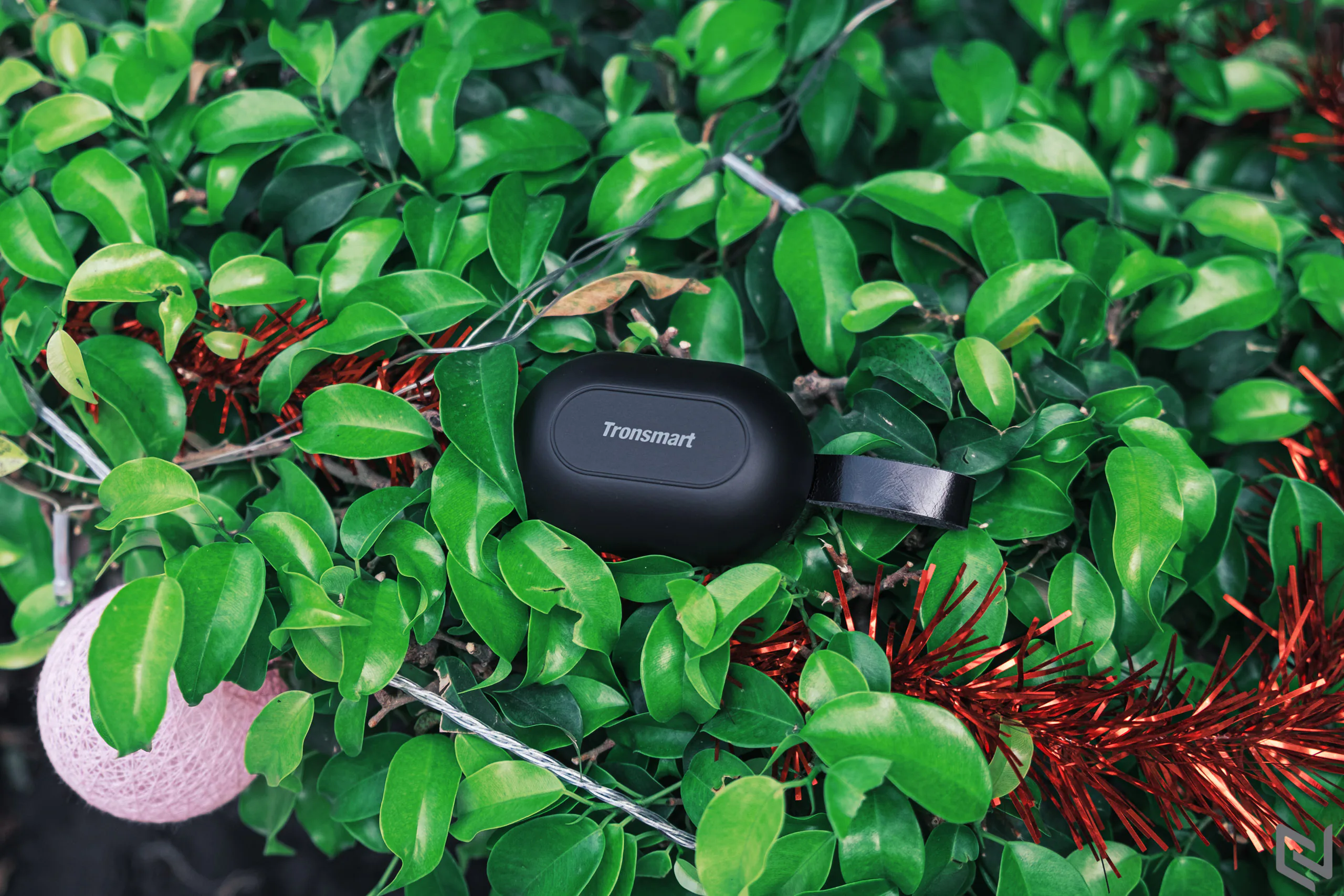 Trên tay tai nghe true wireless Tronsmart Spunky Beat: Chất âm tốt so với mức giá
