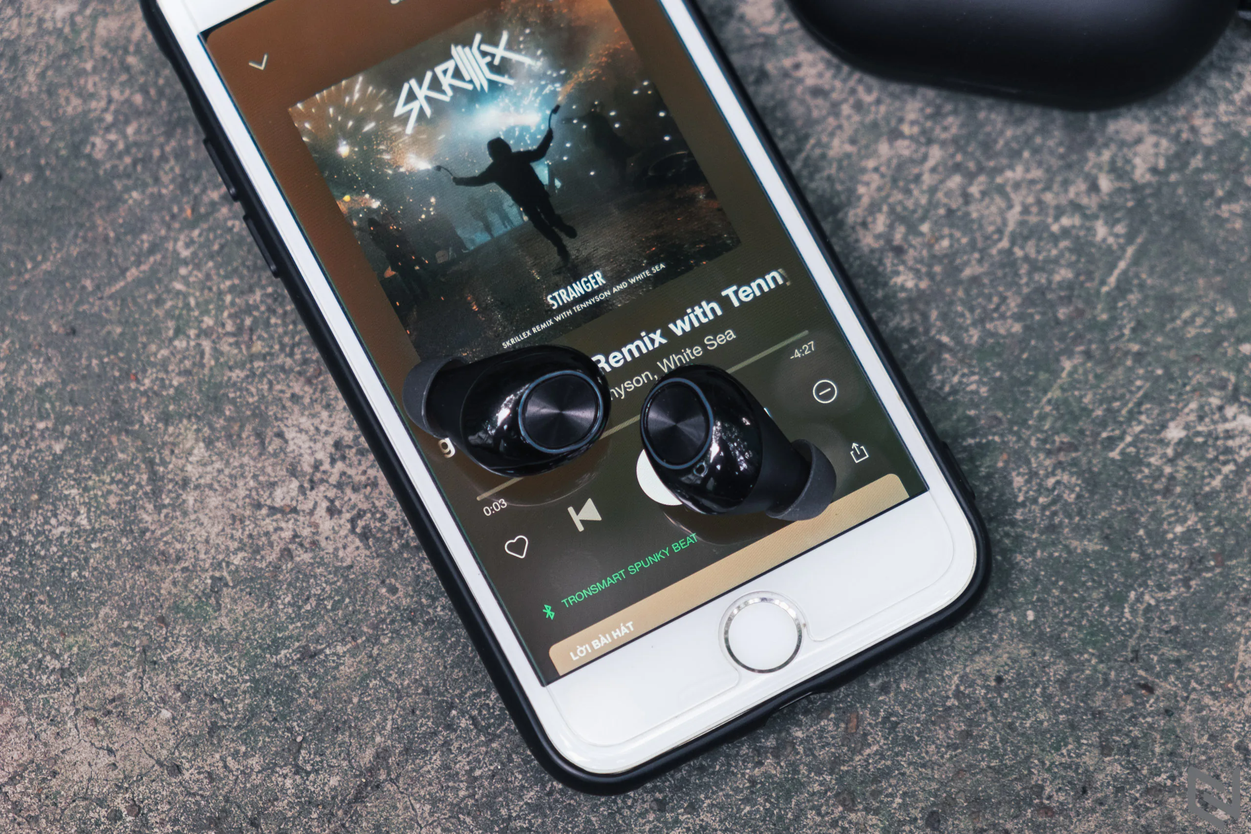 Trên tay tai nghe true wireless Tronsmart Spunky Beat: Chất âm tốt so với mức giá