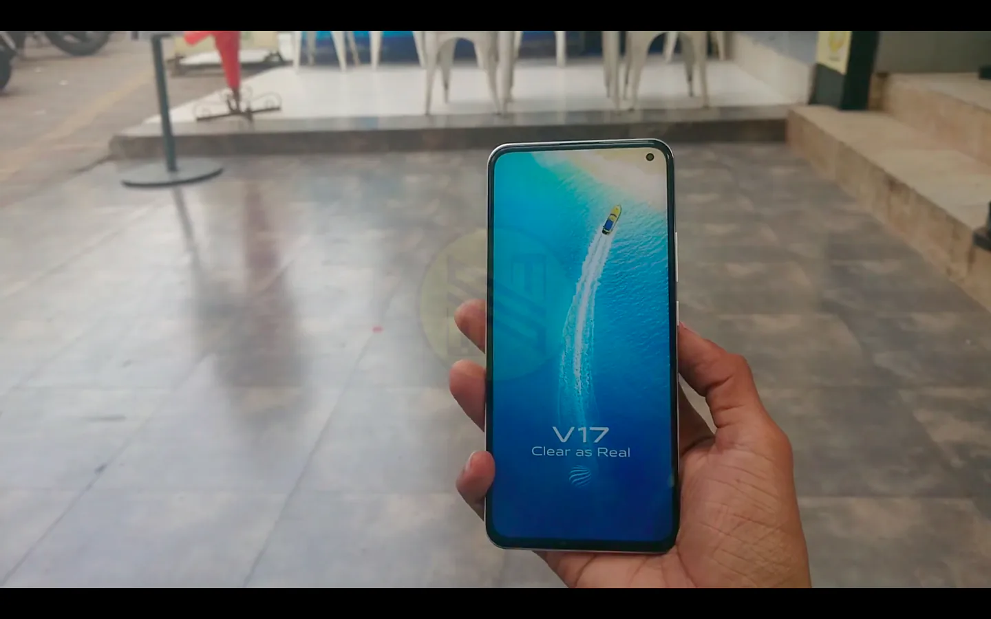 Lộ diện video trên tay vivo V17 với camera trước đục lỗ và cụm camera sau hình chữ nhật