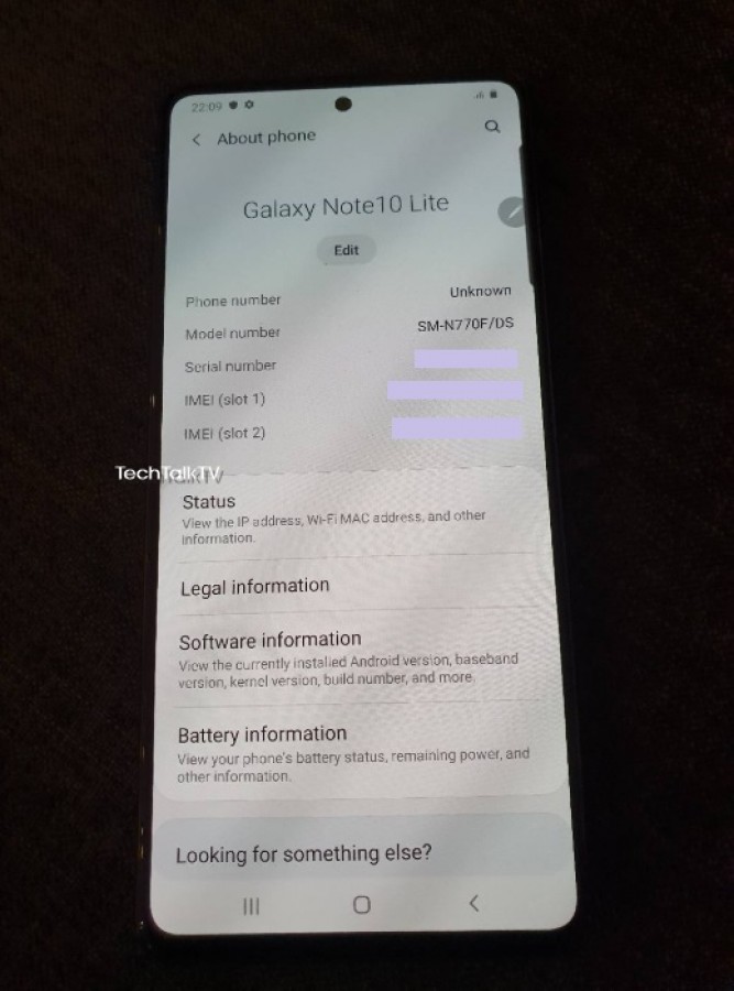 Lộ diện ảnh thực tế Galaxy Note 10 Lite, cụm bốn camera sau vuông và camera trước đục lỗ