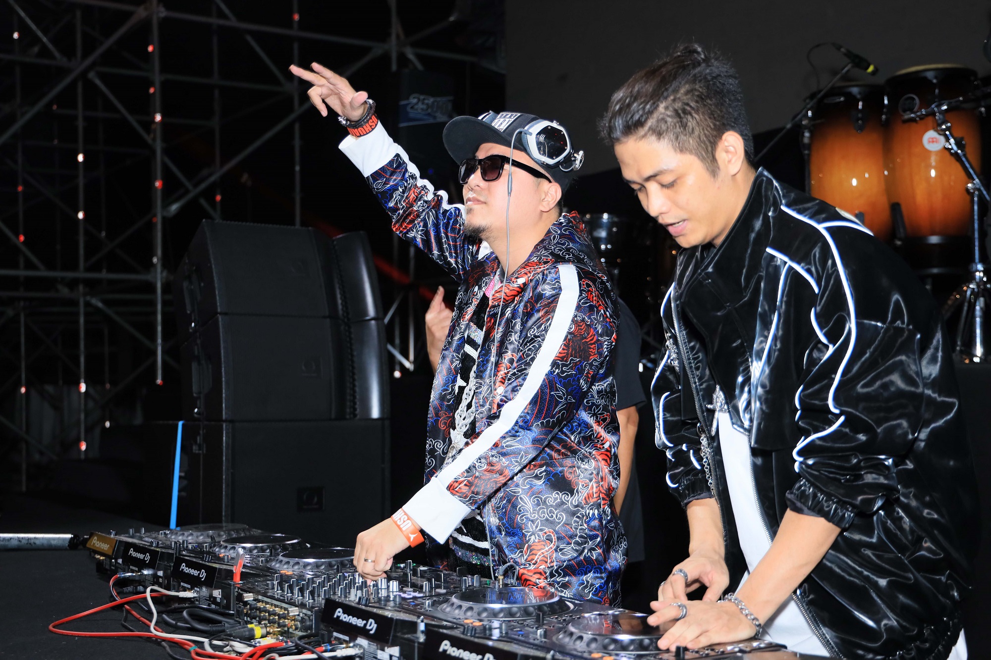 Các huyền thoại DJ Việt Nam lần đầu tiên đứng chung sân khấu EDM