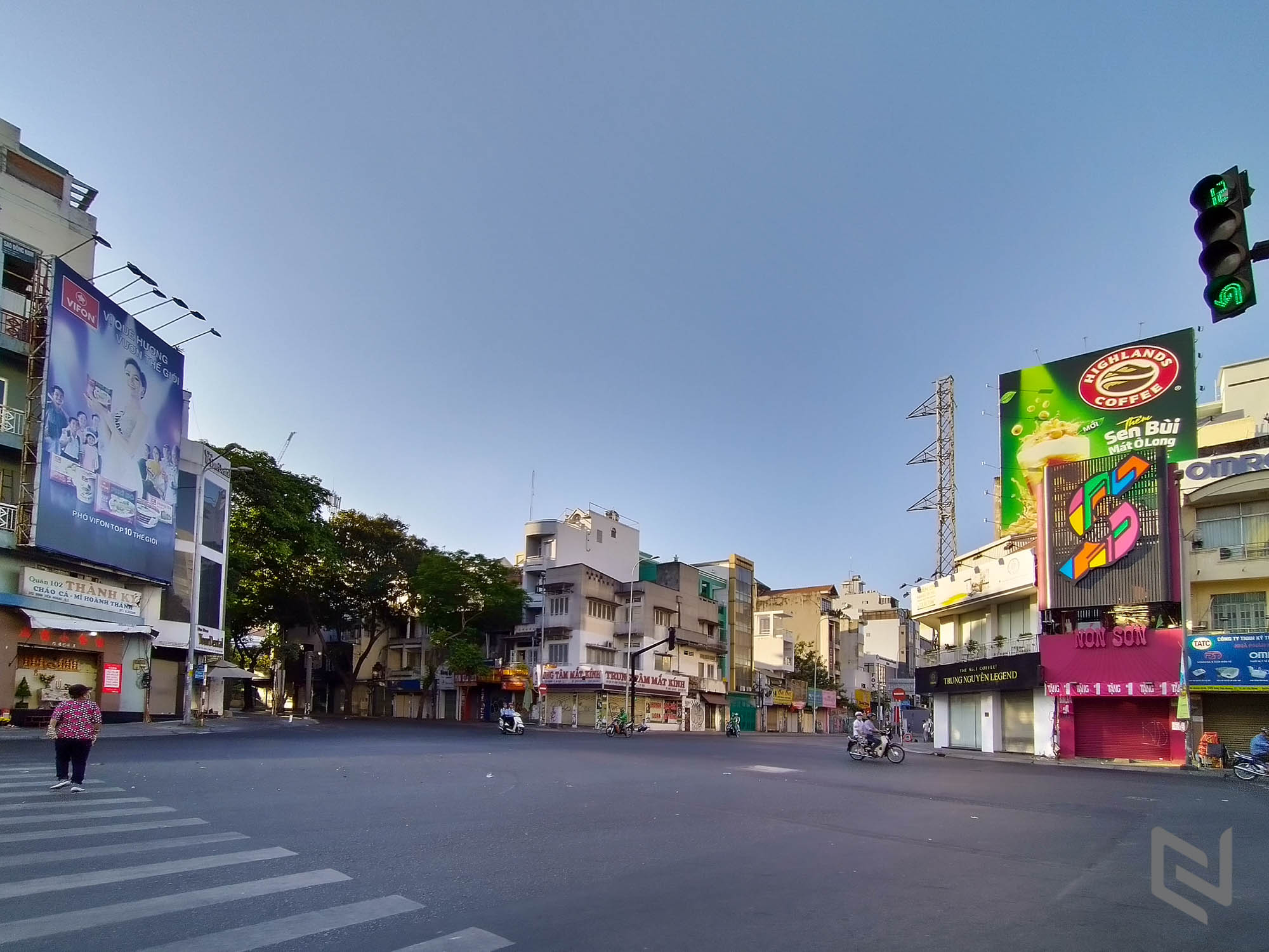 Sài Gòn vắng lặng và bình yên ngày mùng 1 tết qua ống kính Nokia 7.2