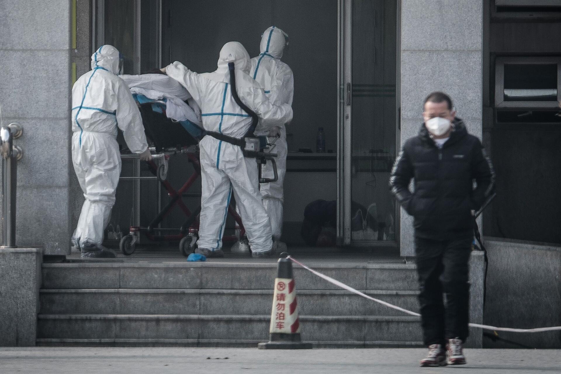 Trung Quốc xác nhận virus Vũ Hán gây dịch phiêm phổi có thể lây từ người sang người