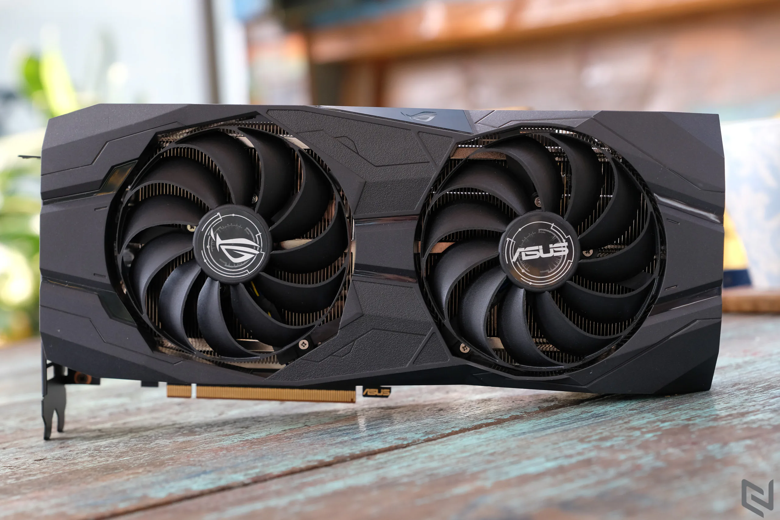Trên tay ASUS ROG STRIX RX5500 XT O8G GAMING: Nhiều RAM hơn là lợi thế
