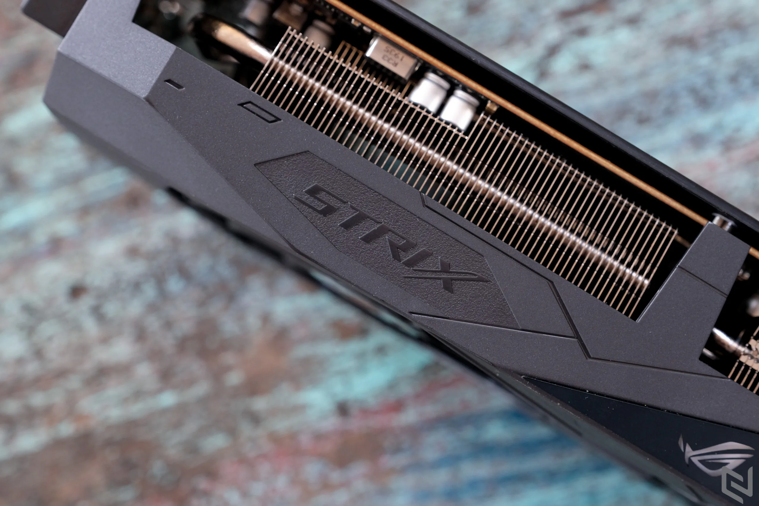 Trên tay ASUS ROG STRIX RX5500 XT O8G GAMING: Nhiều RAM hơn là lợi thế