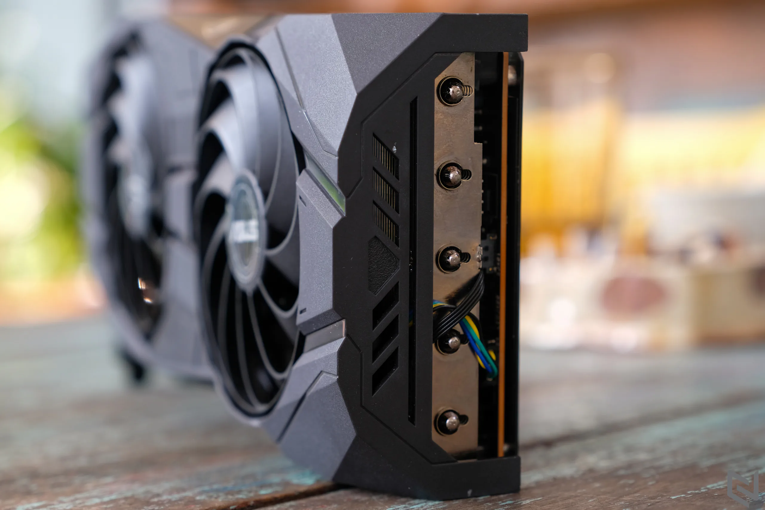Trên tay ASUS ROG STRIX RX5500 XT O8G GAMING: Nhiều RAM hơn là lợi thế